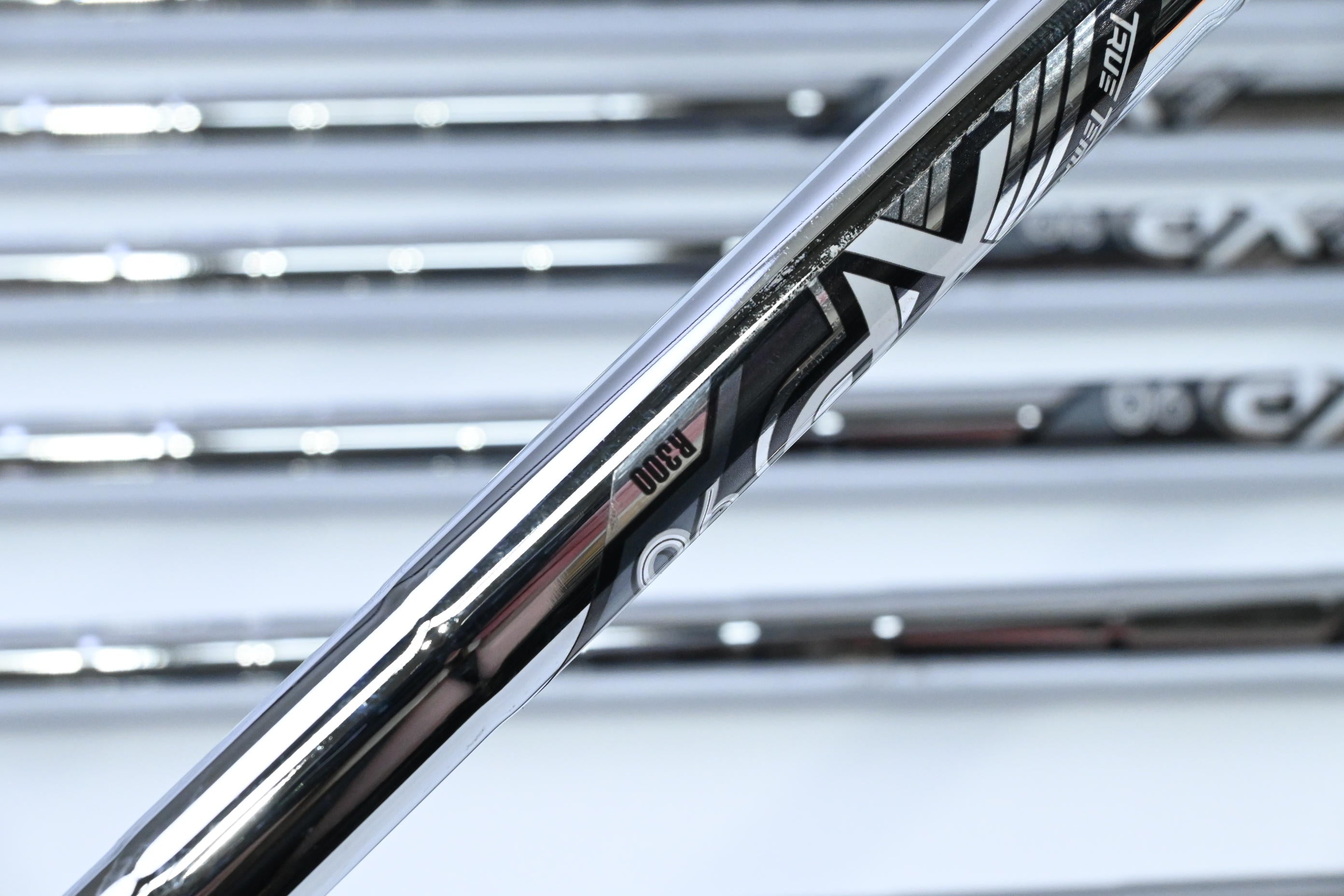 Cleveland Launcher XL Halo Irons / 4-PW+SW / Regular Flex XP 90 R300 Shafts