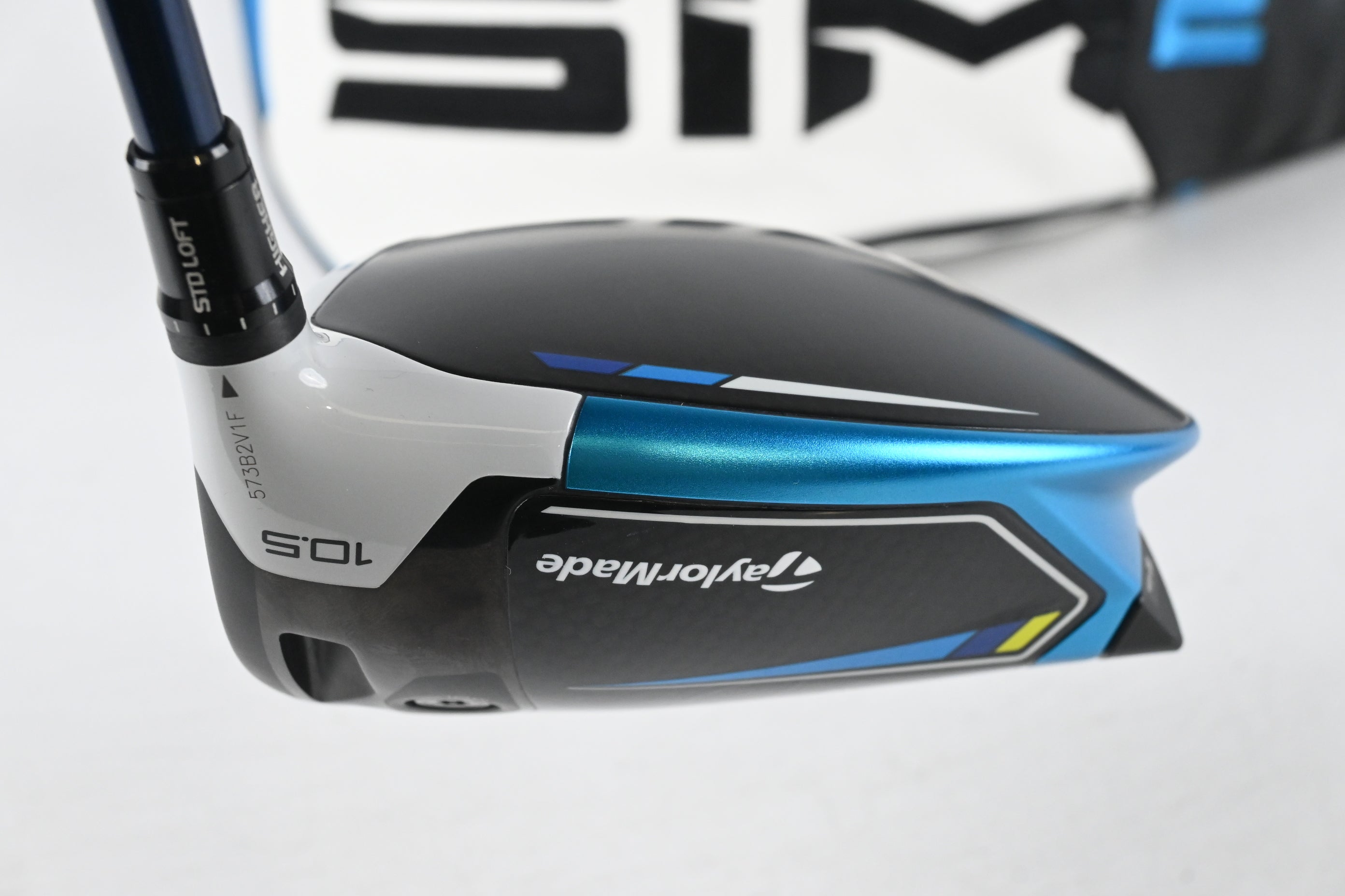 Taylormade SIM2 Max Driver / 10.5 Degree / Regular Flex Fujikura Ventus Blue 5