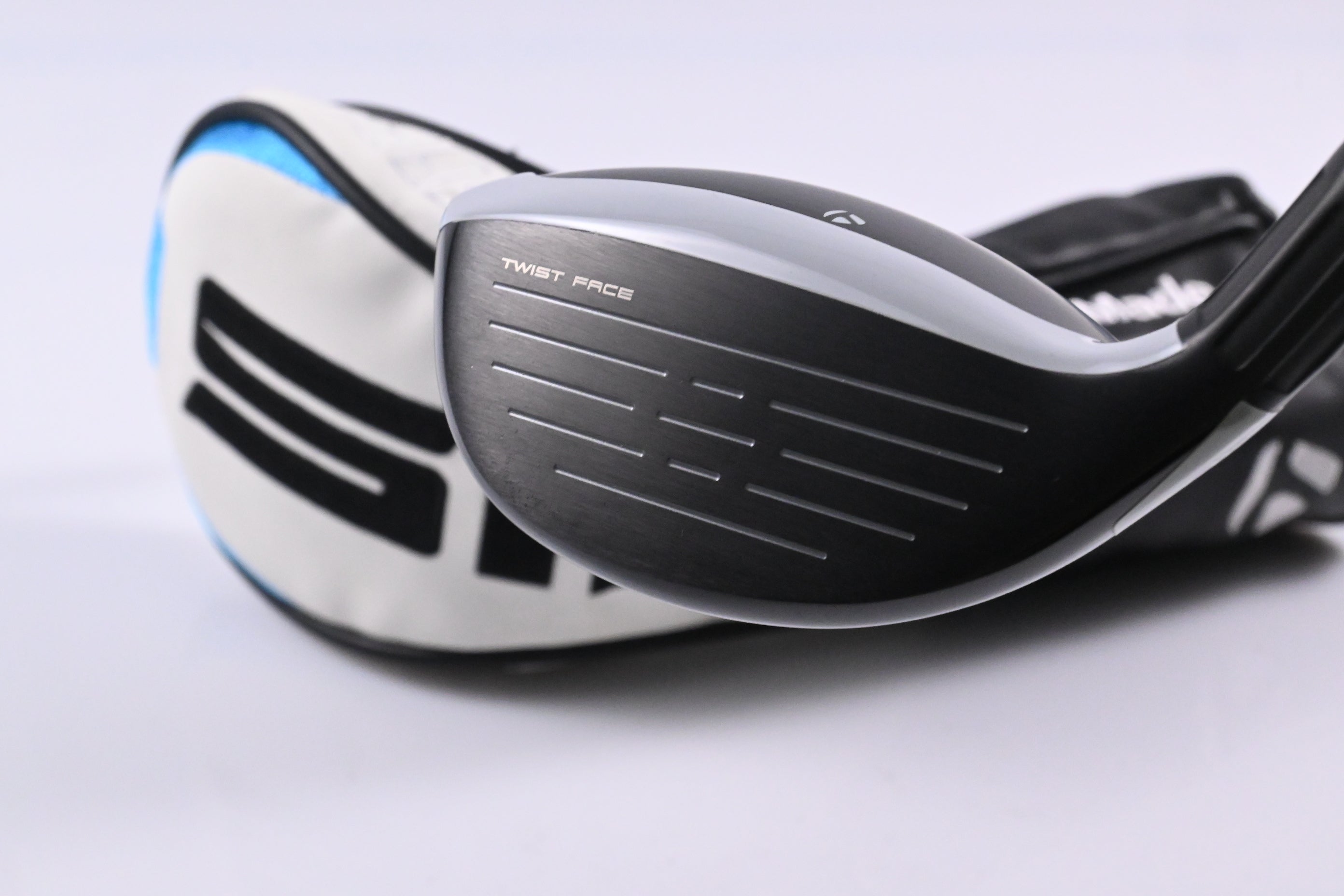 Taylormade SIM2 Max #5 Wood / 18 Degree / Regular Flex Fujikura Ventus Blue 5