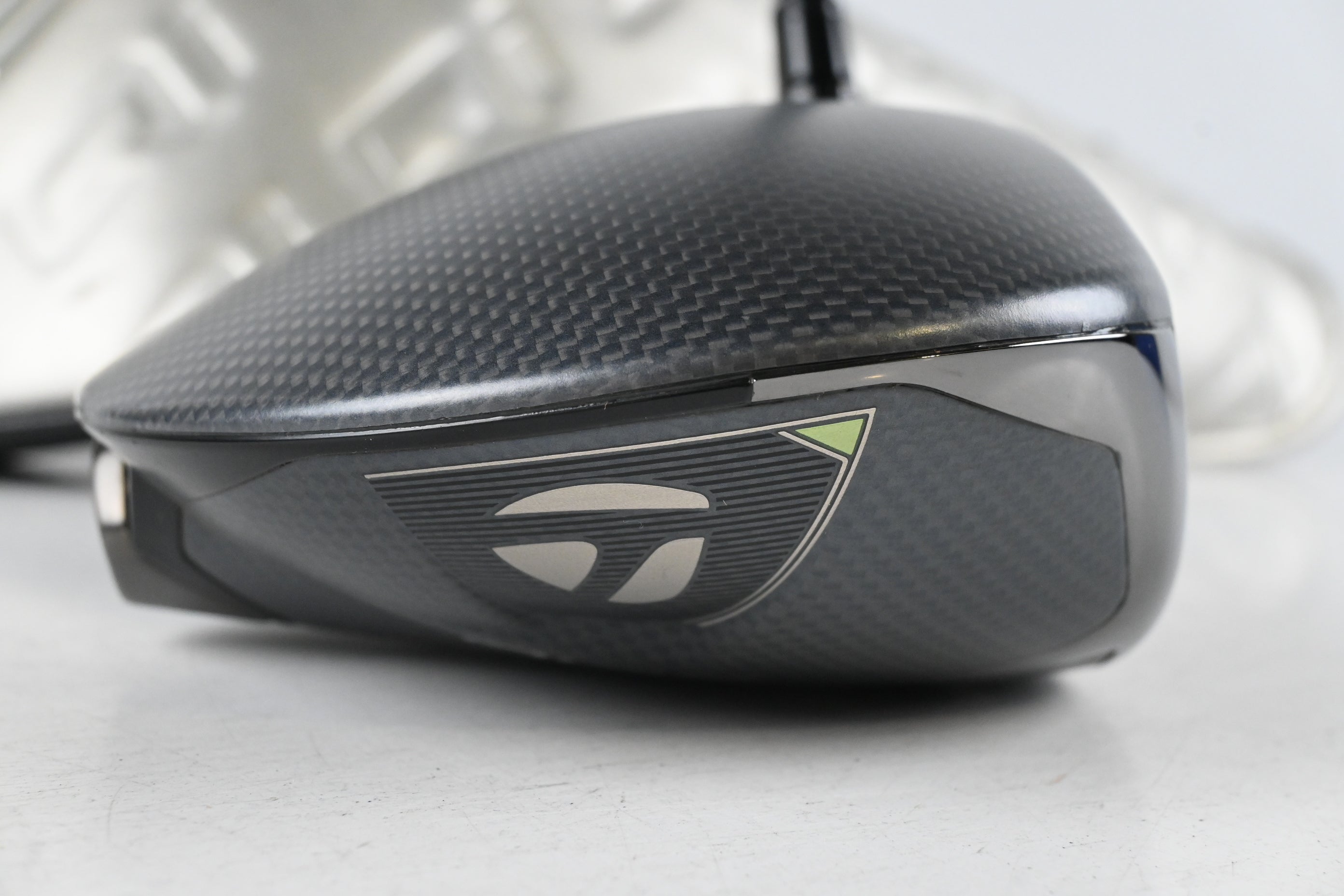 Taylormade Qi35 LS Driver / 10.5 Degree / Stiff Flex Kai'li Dark Waves White 60