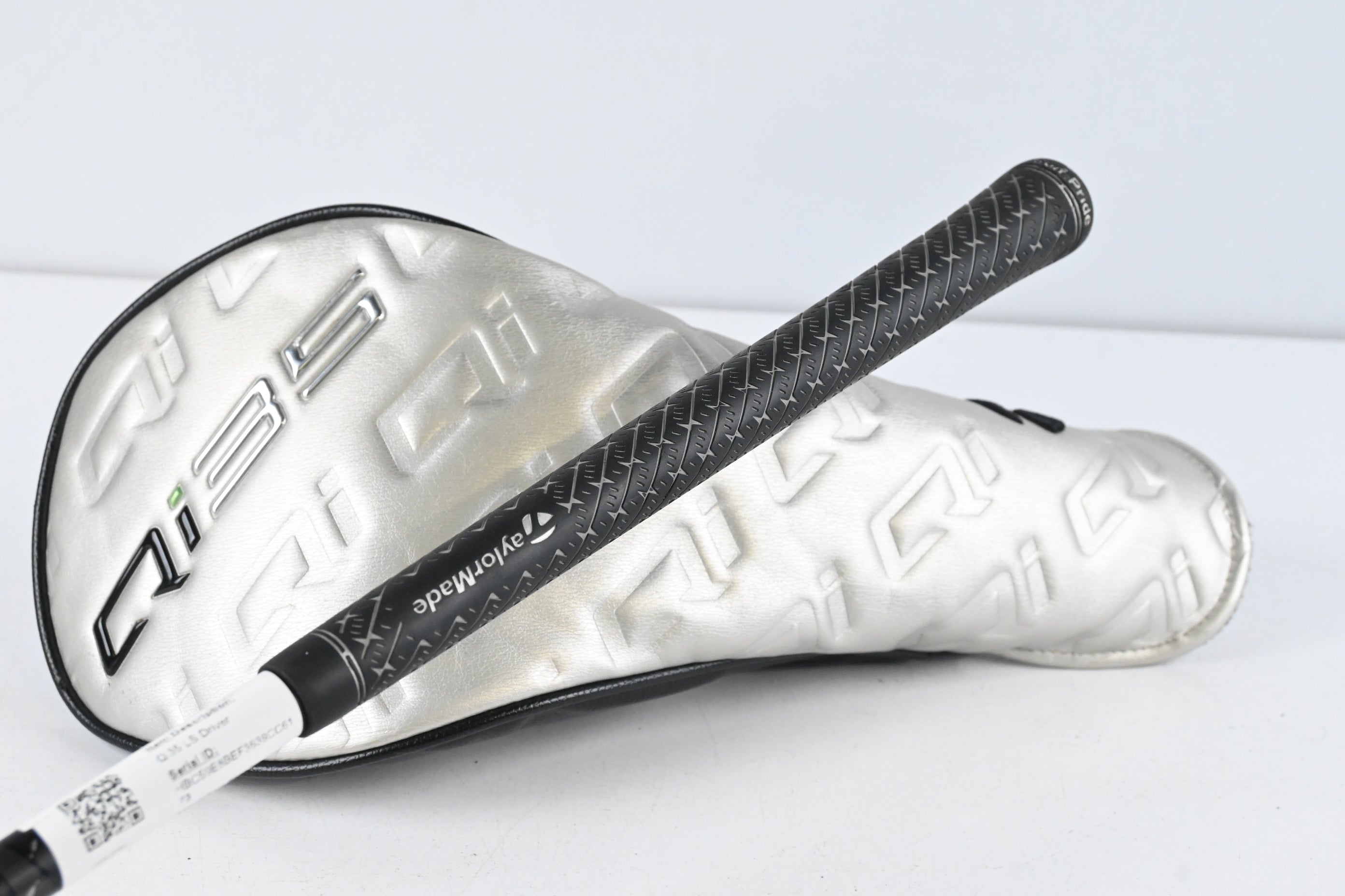Taylormade Qi35 LS Driver / 10.5 Degree / Stiff Flex Kai'li Dark Waves White 60