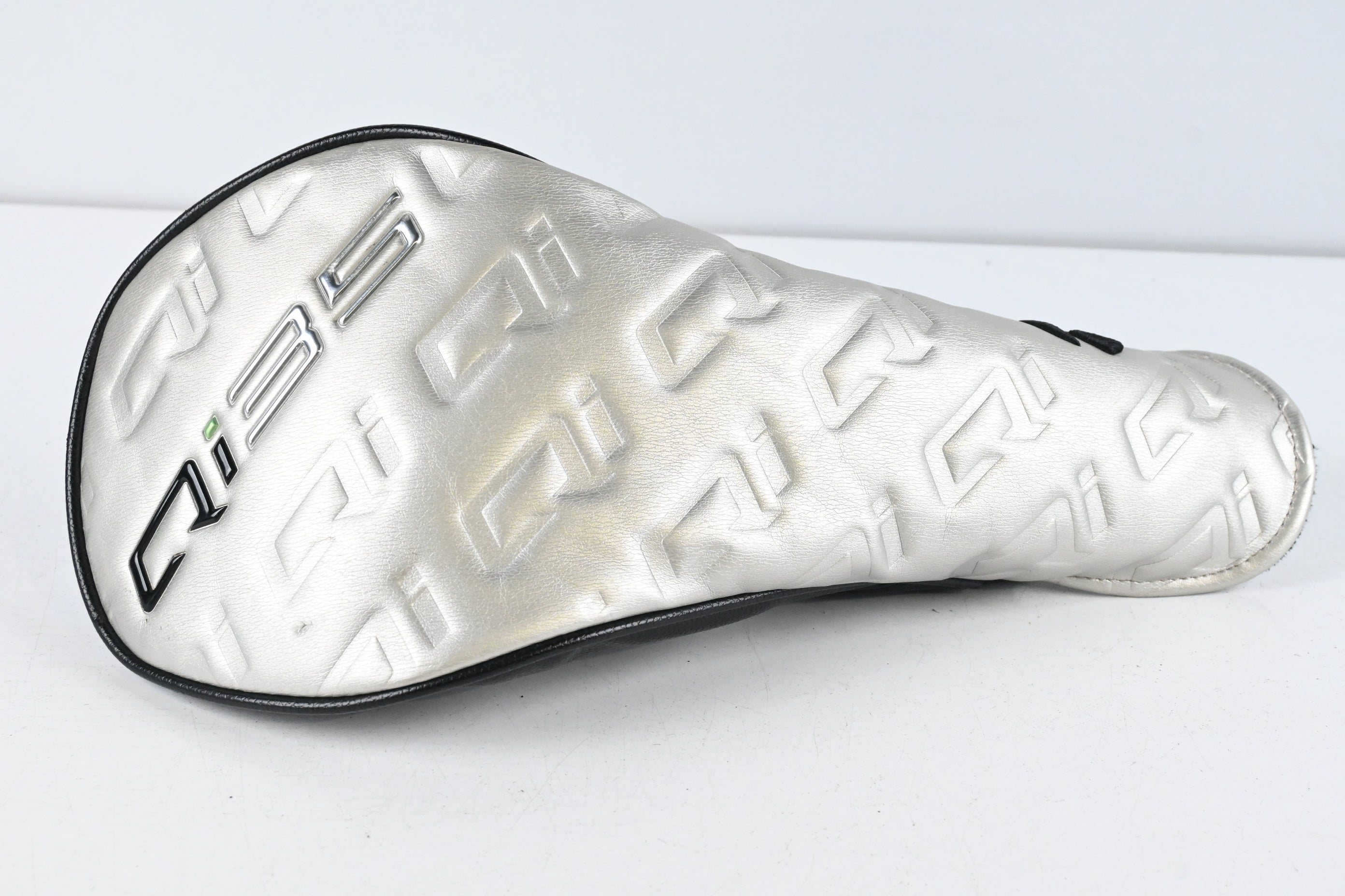 Taylormade Qi35 LS Driver / 10.5 Degree / Stiff Flex Kai'li Dark Waves White 60