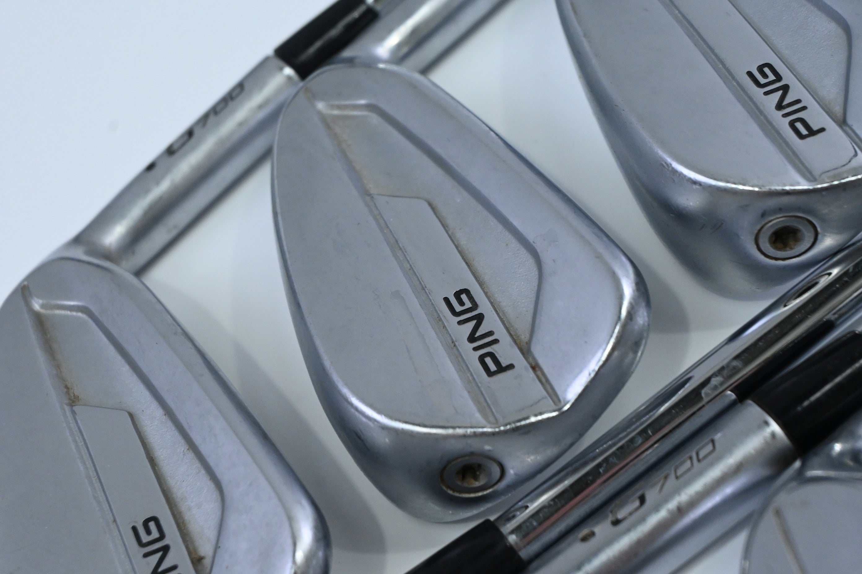 Ping G700 Irons / 5-PW+GW / Black Dot / Regular Flex Ping AMT 2.0