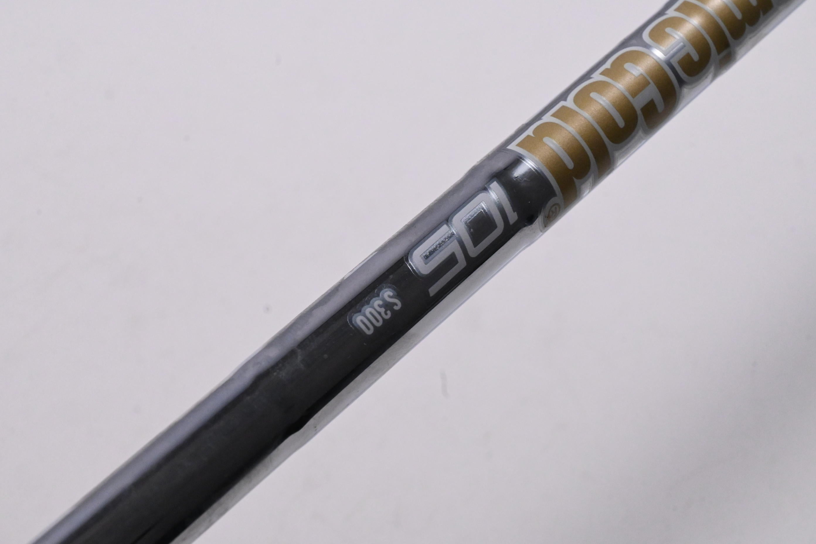 Mizuno JPX 925 Hot Metal #9 Iron / 37 Degree / Stiff Flex Dynamic Gold 105 S300
