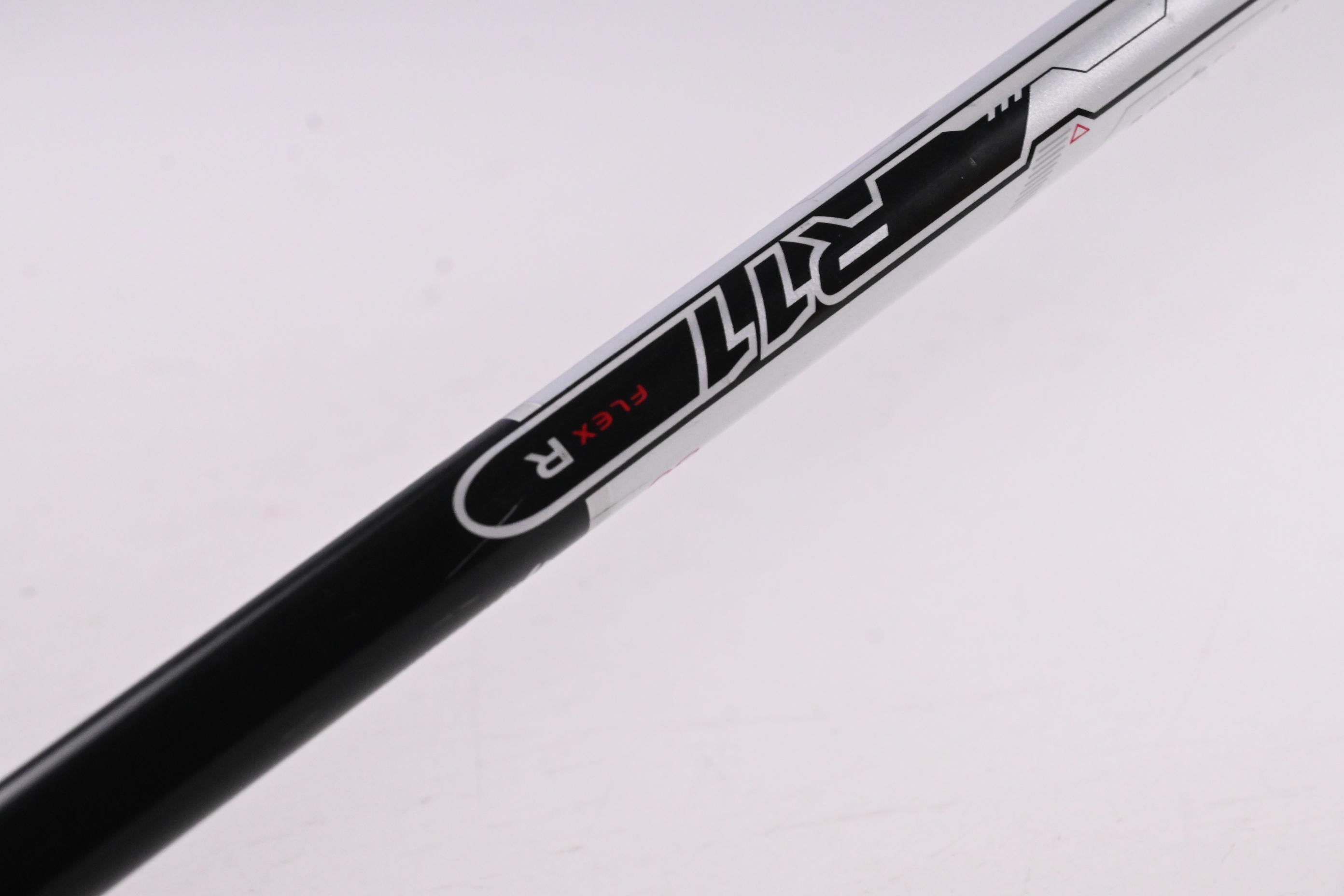 Taylormade R11 Driver / 9 Degree / Regular Flex Fujikura Blur 60 Shaft