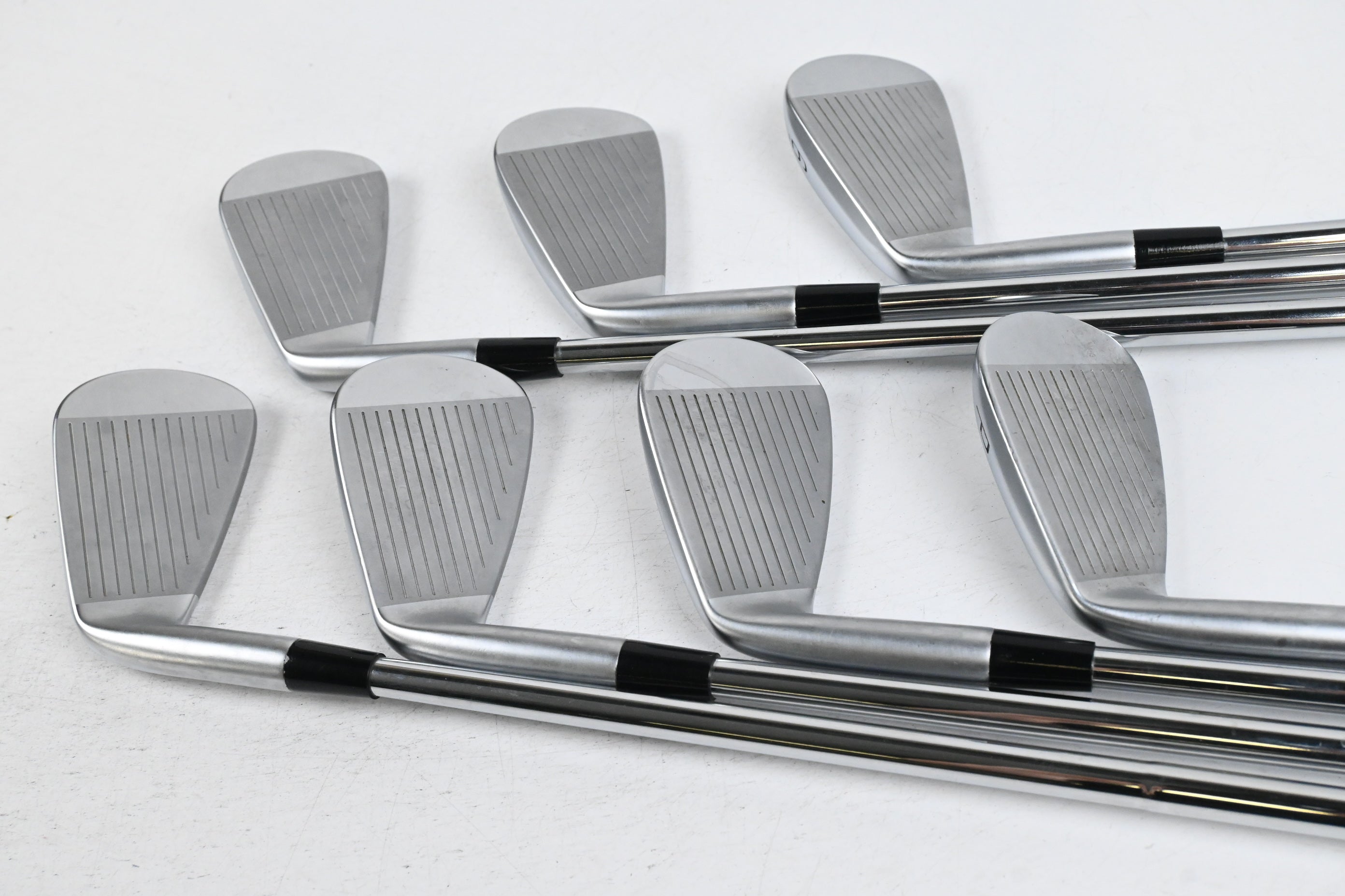 Mizuno JPX 925 Forged Irons / 4-PW / Stiff Flex Dynamic Gold S300 Shafts