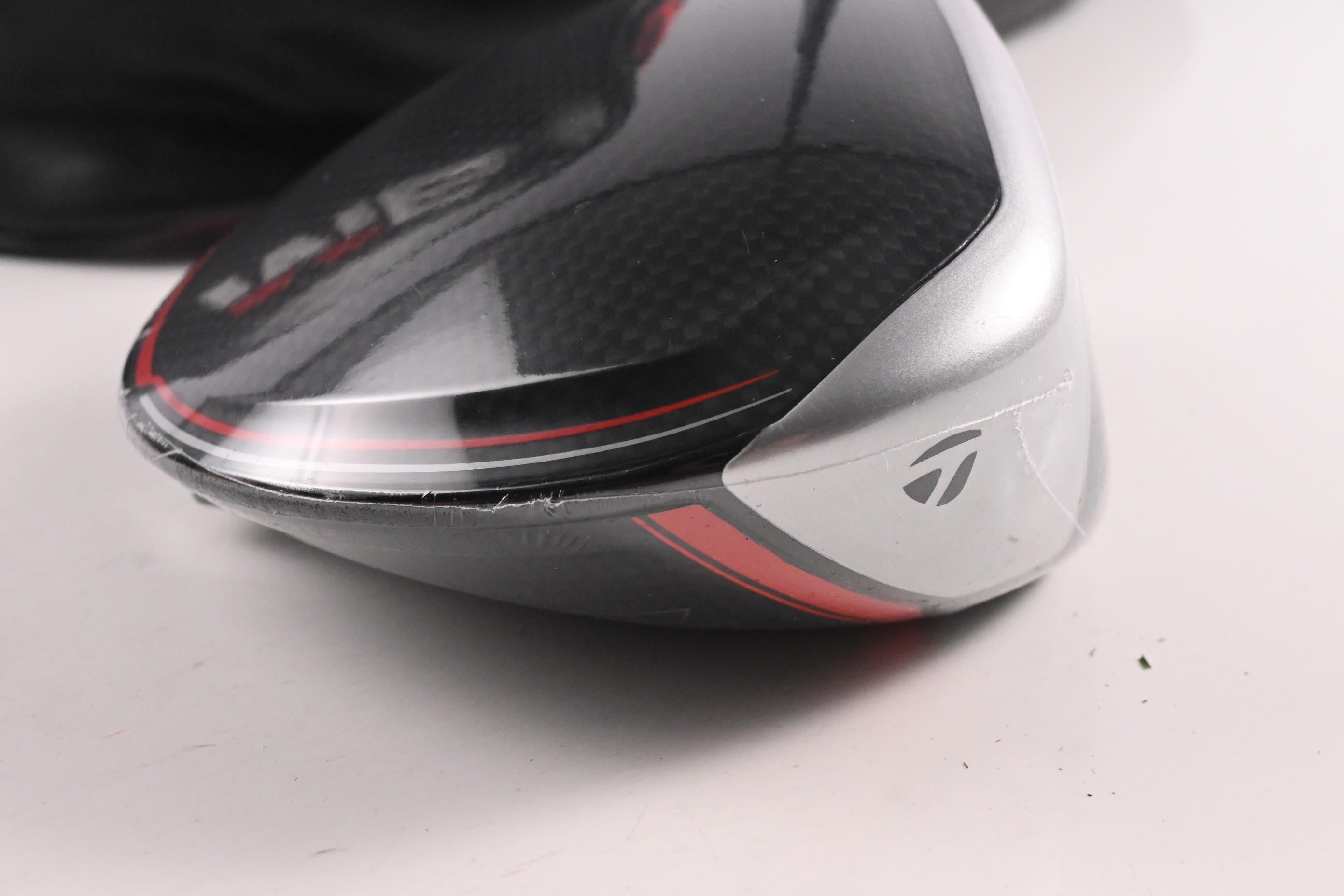 Taylormade M6 Driver / 10.5 Degree / Regular Flex Fujikura Atmos Orange 5 Shaft