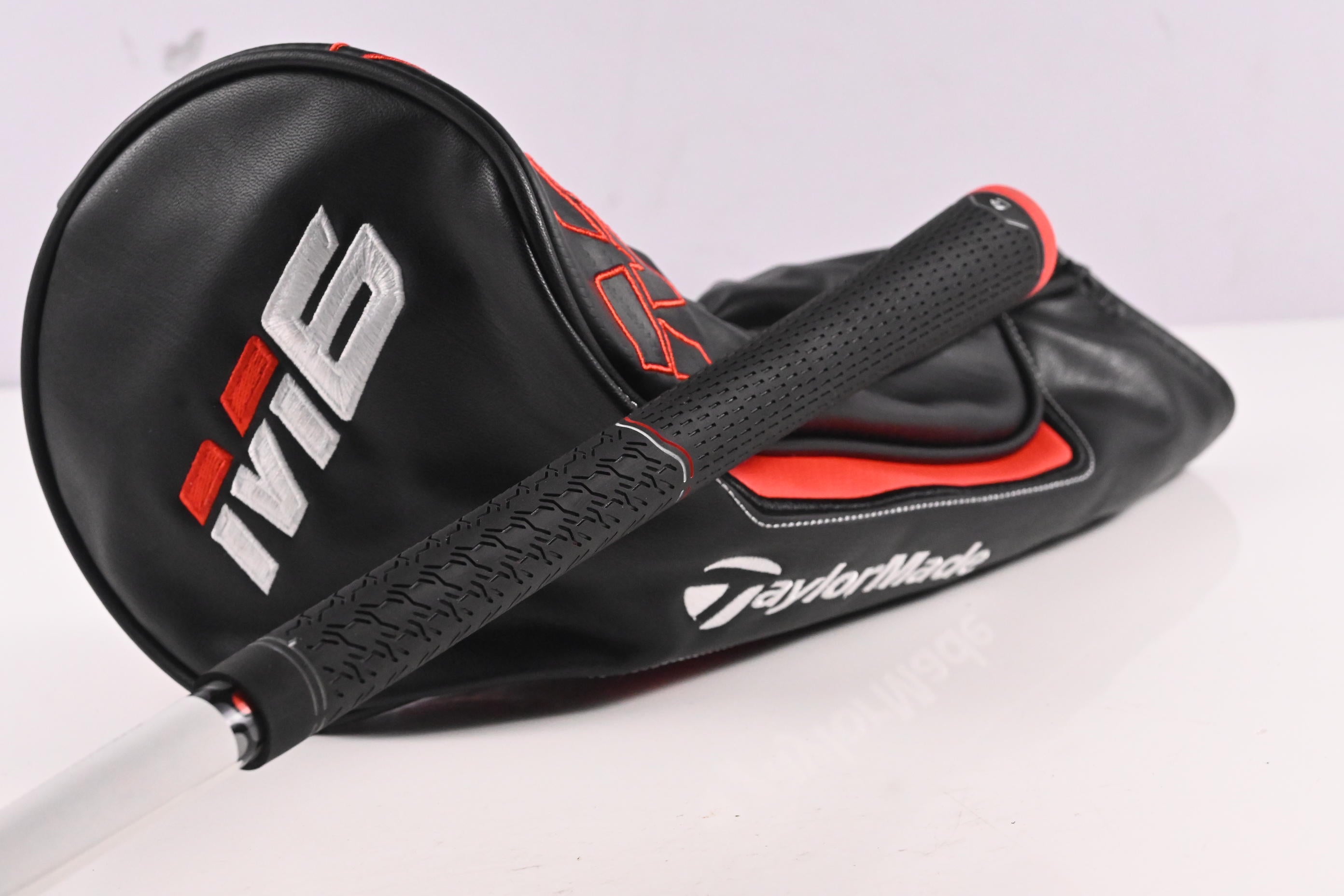 Taylormade M6 Driver / 10.5 Degree / Regular Flex Fujikura Atmos Orange 5 Shaft