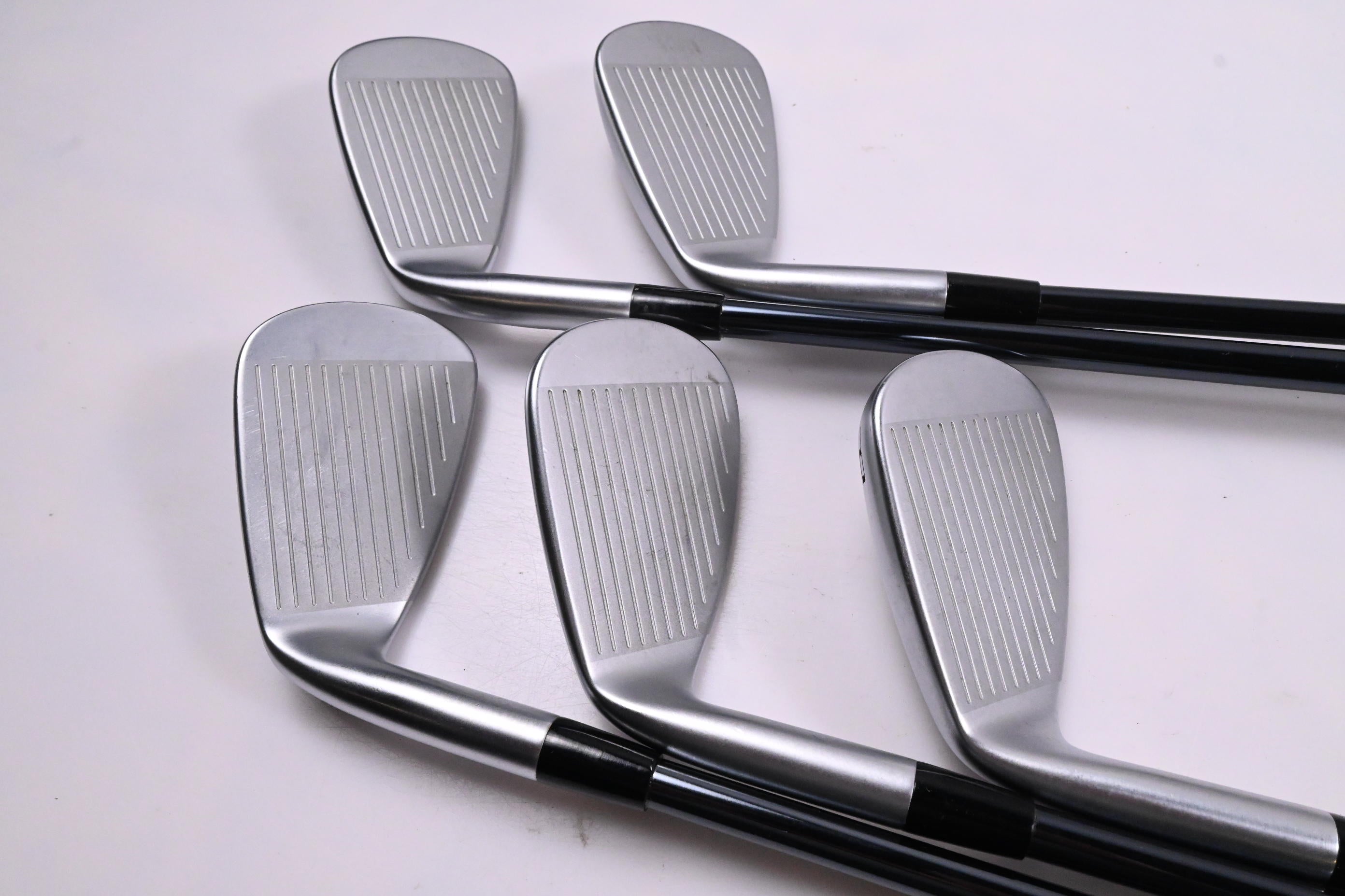 Ladies Mizuno JPX 925 Hot Metal Irons / 7-PW+GW / Ladies Flex UST Recoil Dart