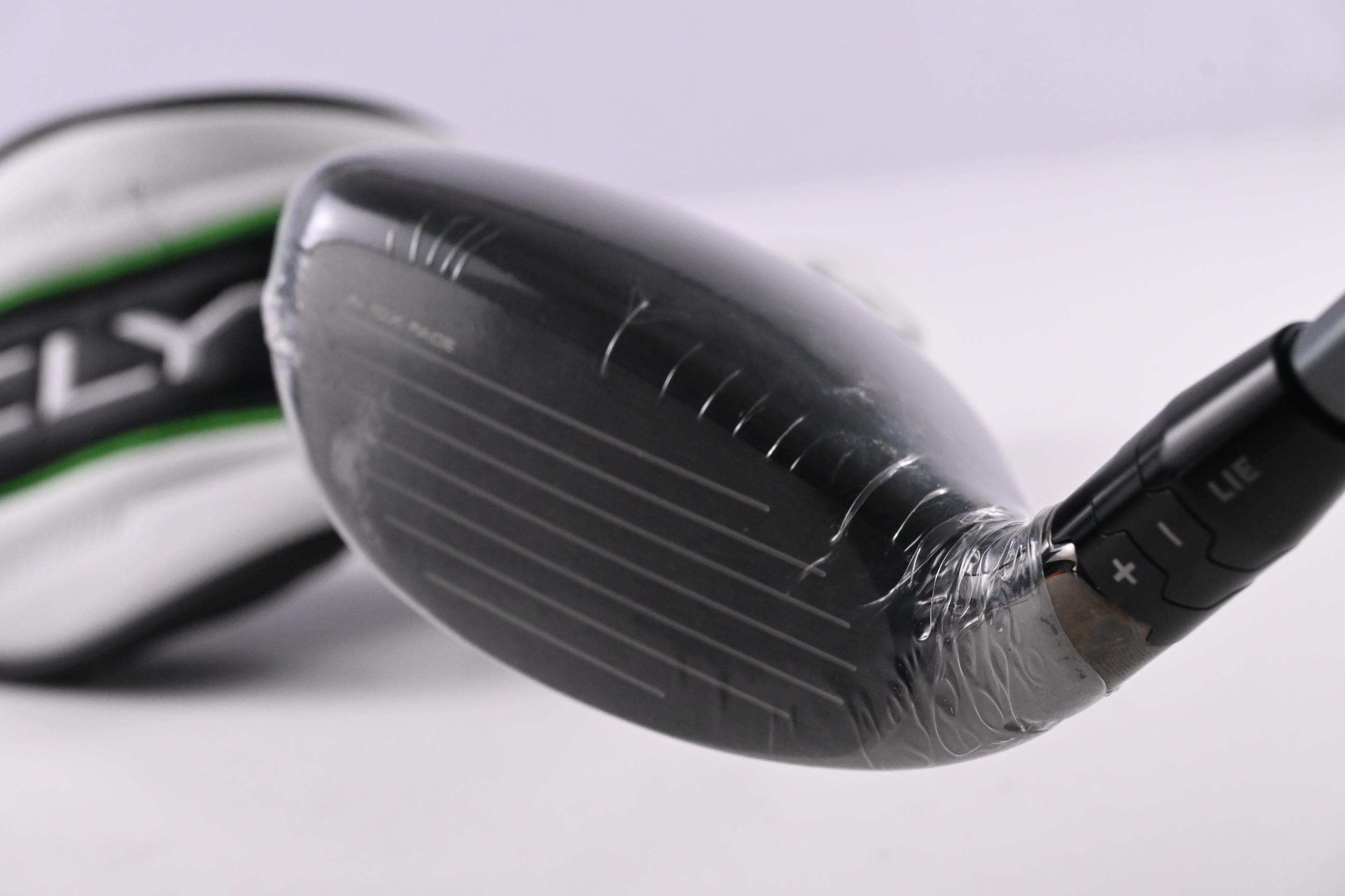 Callaway Elyte X #4 Hybrid / 21 Degree / Regular Flex Denali Charcoal 60 Shaft