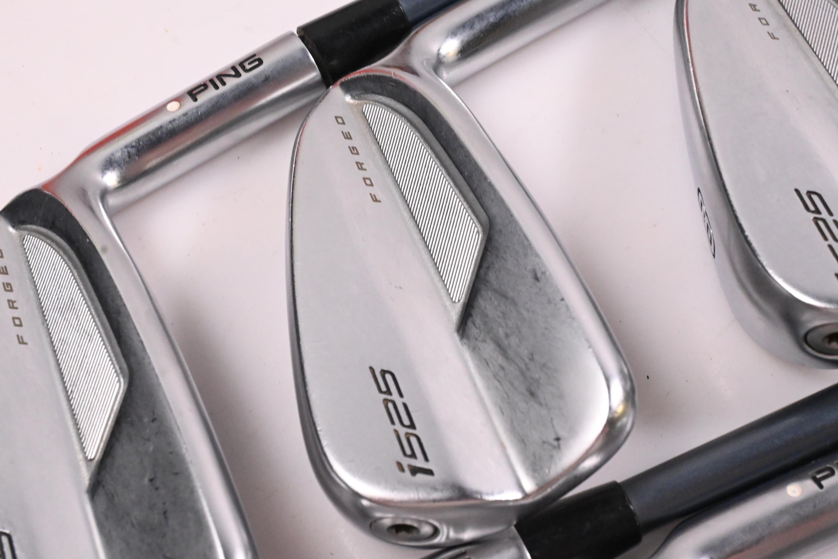 Ping i525 Irons / 6-PW+GW / White Dot / Regular Flex Ping Alta CB Slate Shafts