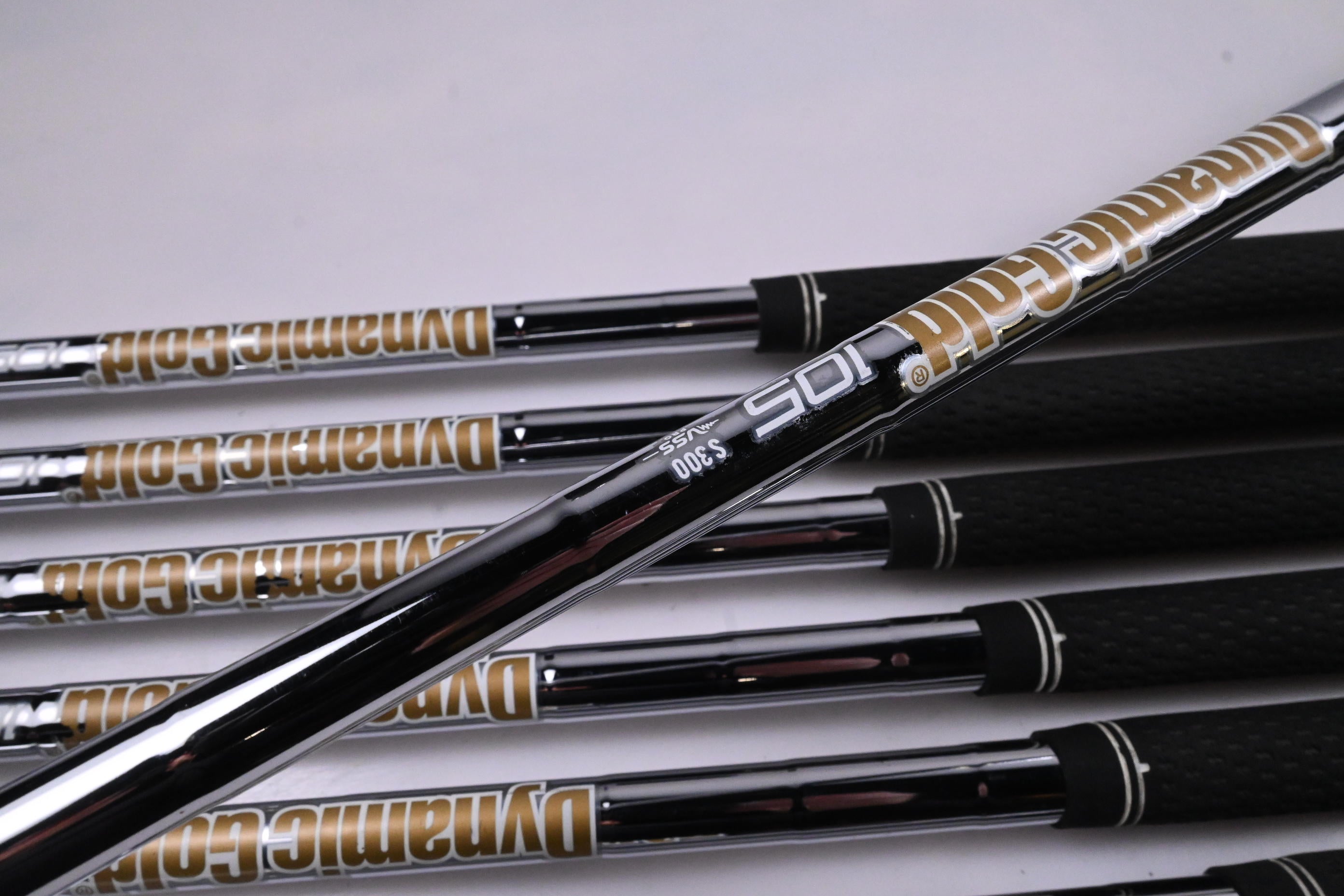 Wilson D9 Forged Irons / 4-PW+GW / Stiff Flex Dynamic Gold 105 S300 Shafts