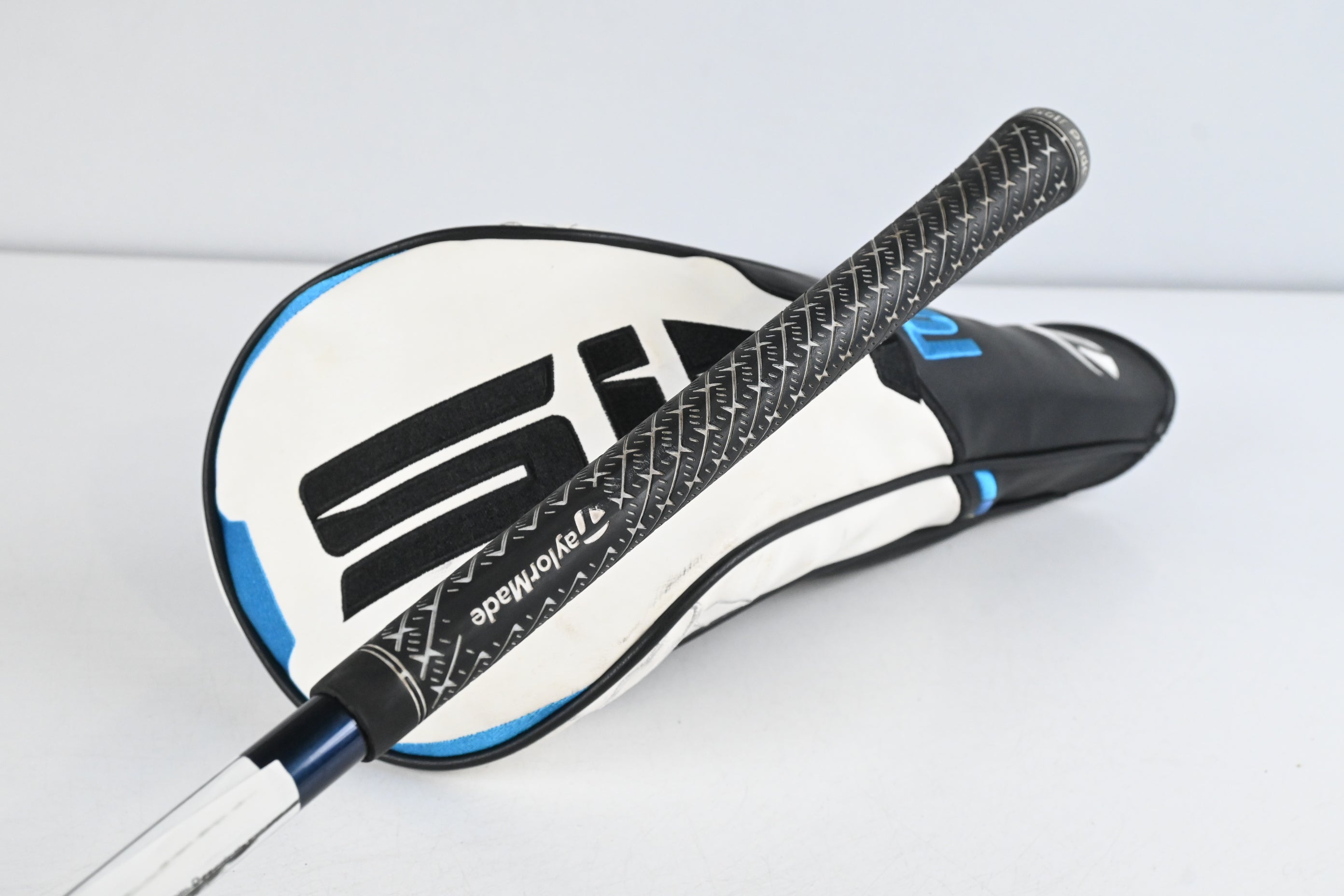 Taylormade SIM2 Max Driver / 10.5 Degree / Regular Flex Ventus Blue 5 Shaft