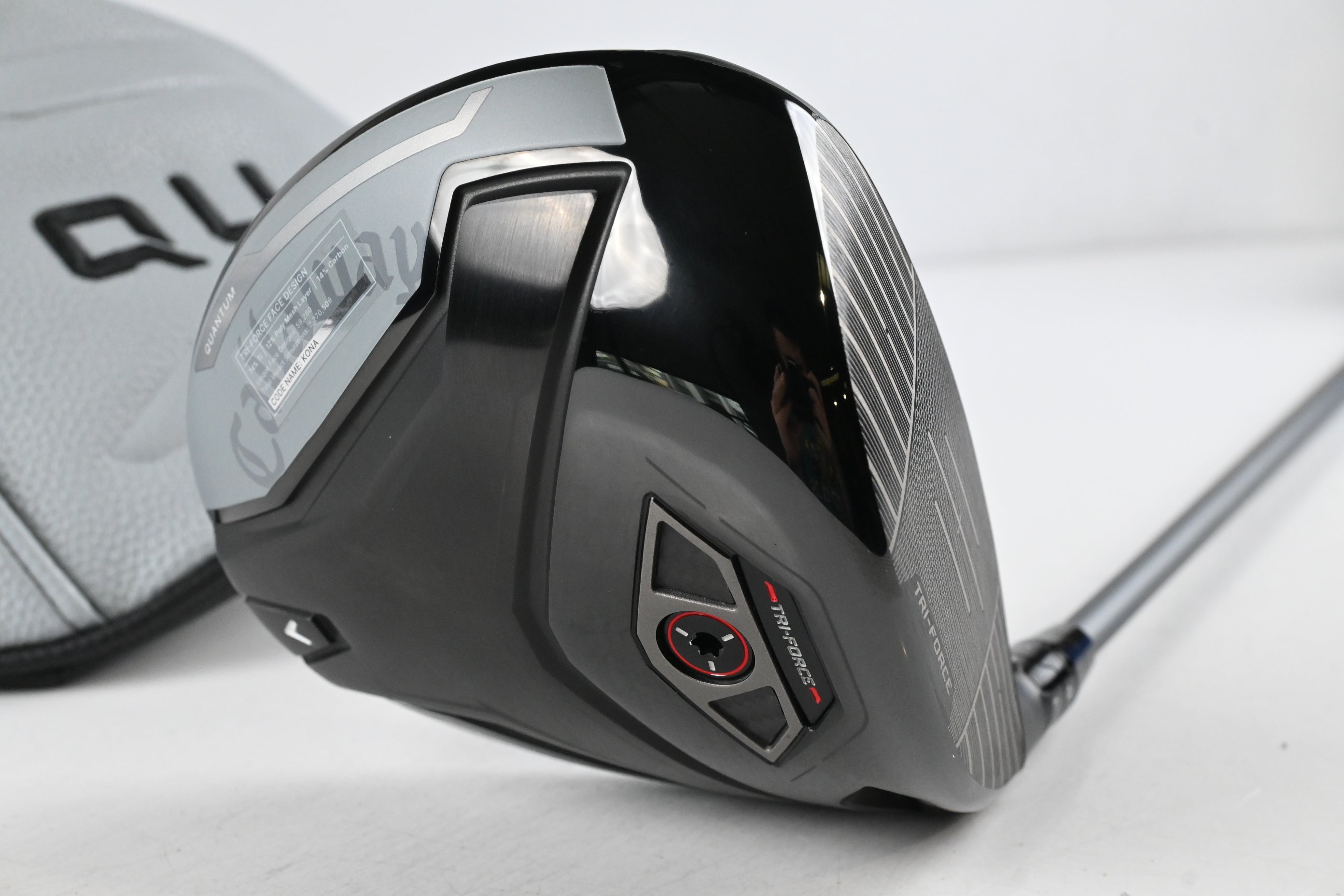 Callaway Quantum Max D Driver / 10.5 Degree / Regular Flex Denali Frost White 50
