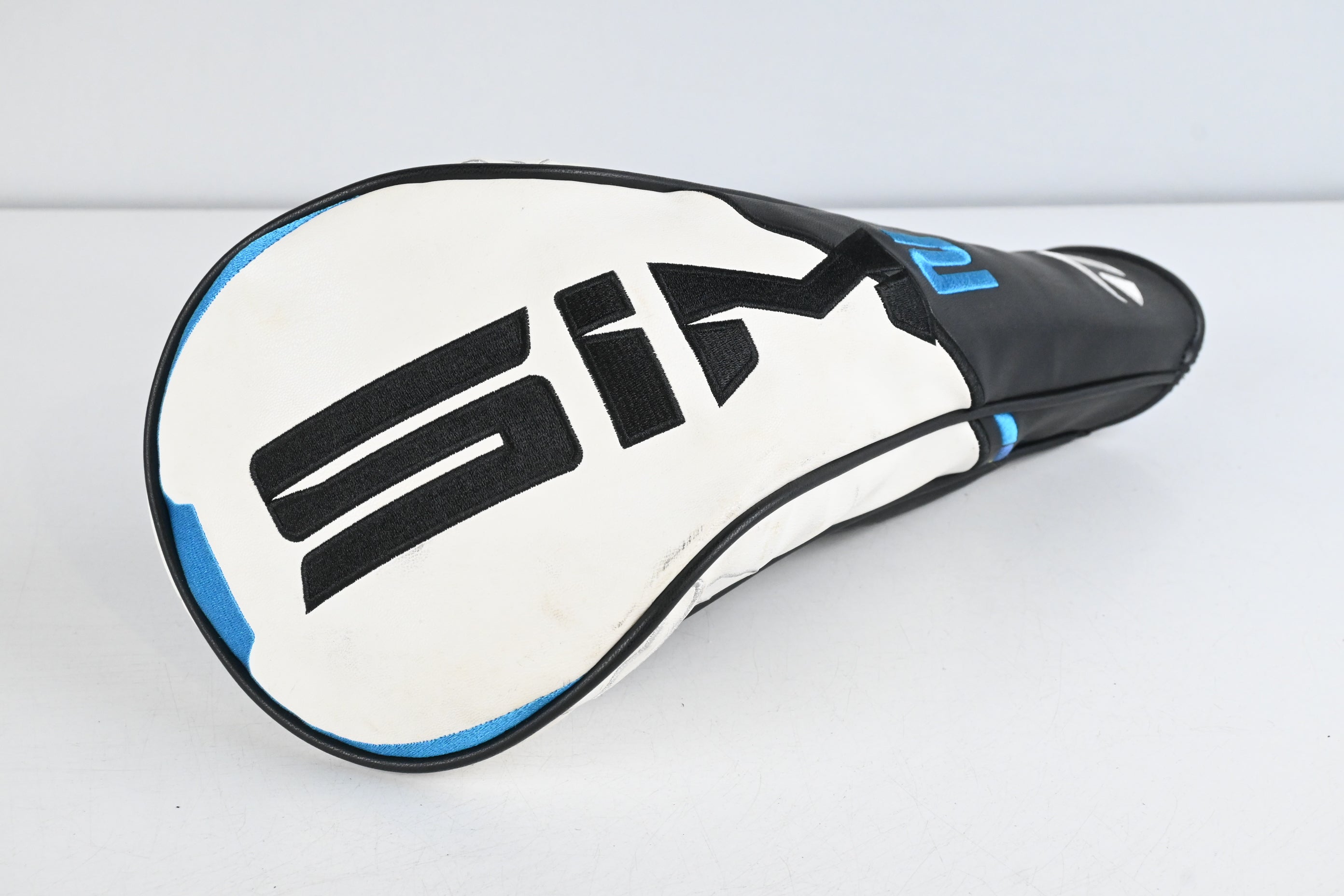 Taylormade SIM2 Max Driver / 10.5 Degree / Regular Flex Ventus Blue 5 Shaft