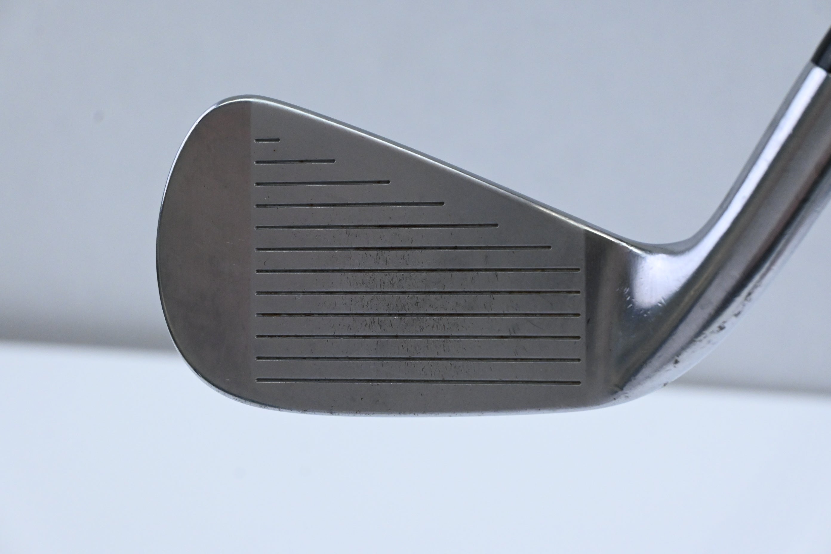 Titleist 712U #2 Iron / 18 Degree / Stiff Flex Dynamic Gold S300 Shaft