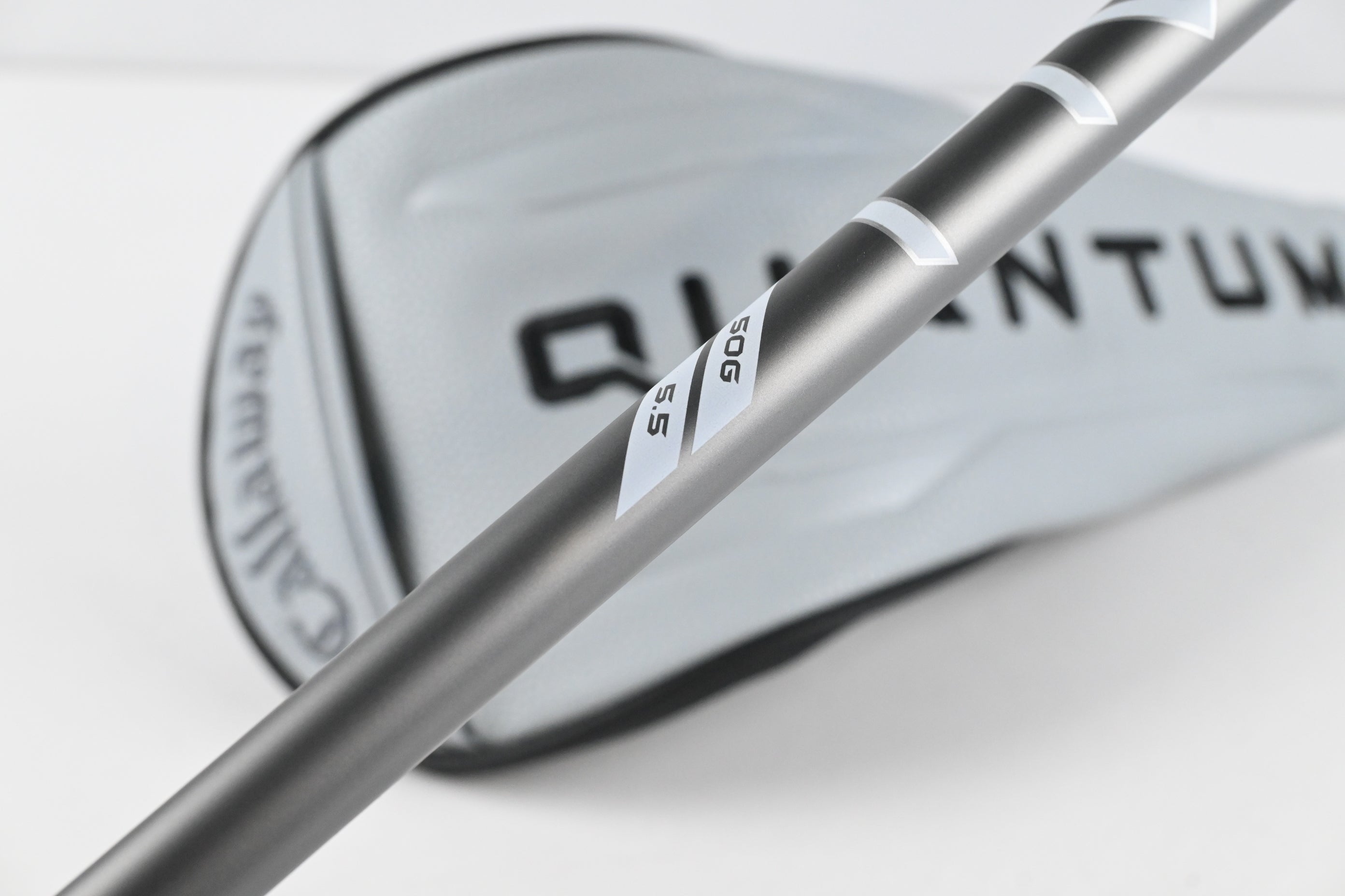 Callaway Quantum Max D Driver / 10.5 Degree / Regular Flex Denali Frost White 50