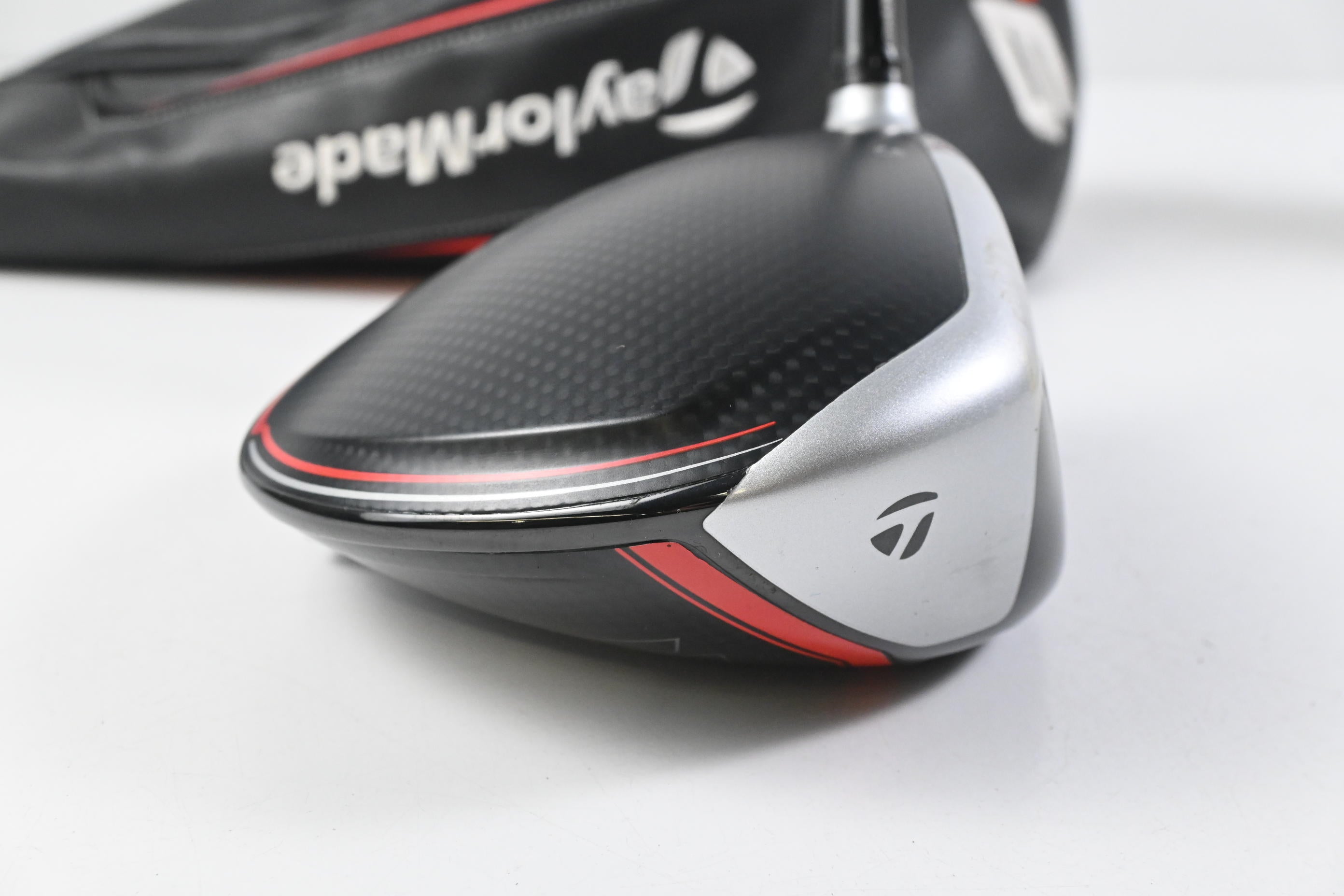Taylormade M6 Driver / 10.5 Degree / Regular Flex Fujikura Atmos Orange 5 Shaft