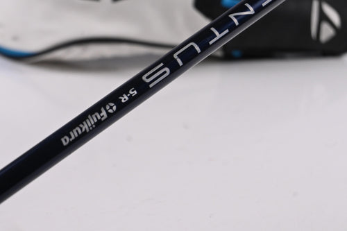 TaylorMade SIM2 Max Driver / 10.5 Degree / Regular Flex Ventus Blue 5 Shaft