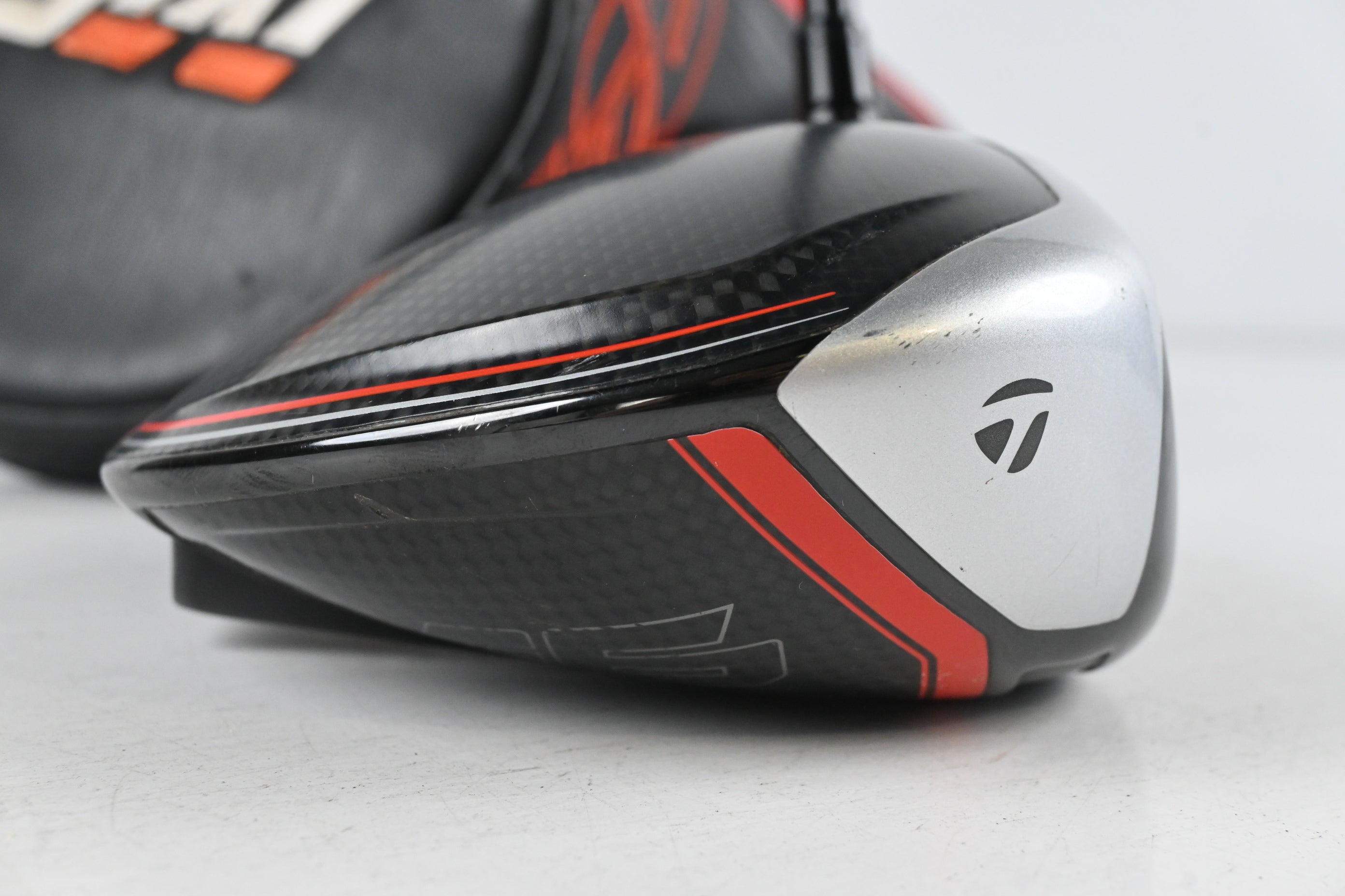 Taylormade M6 Driver / 10.5 Degree / Regular Flex Fujikura Atmos Red 5 Shaft