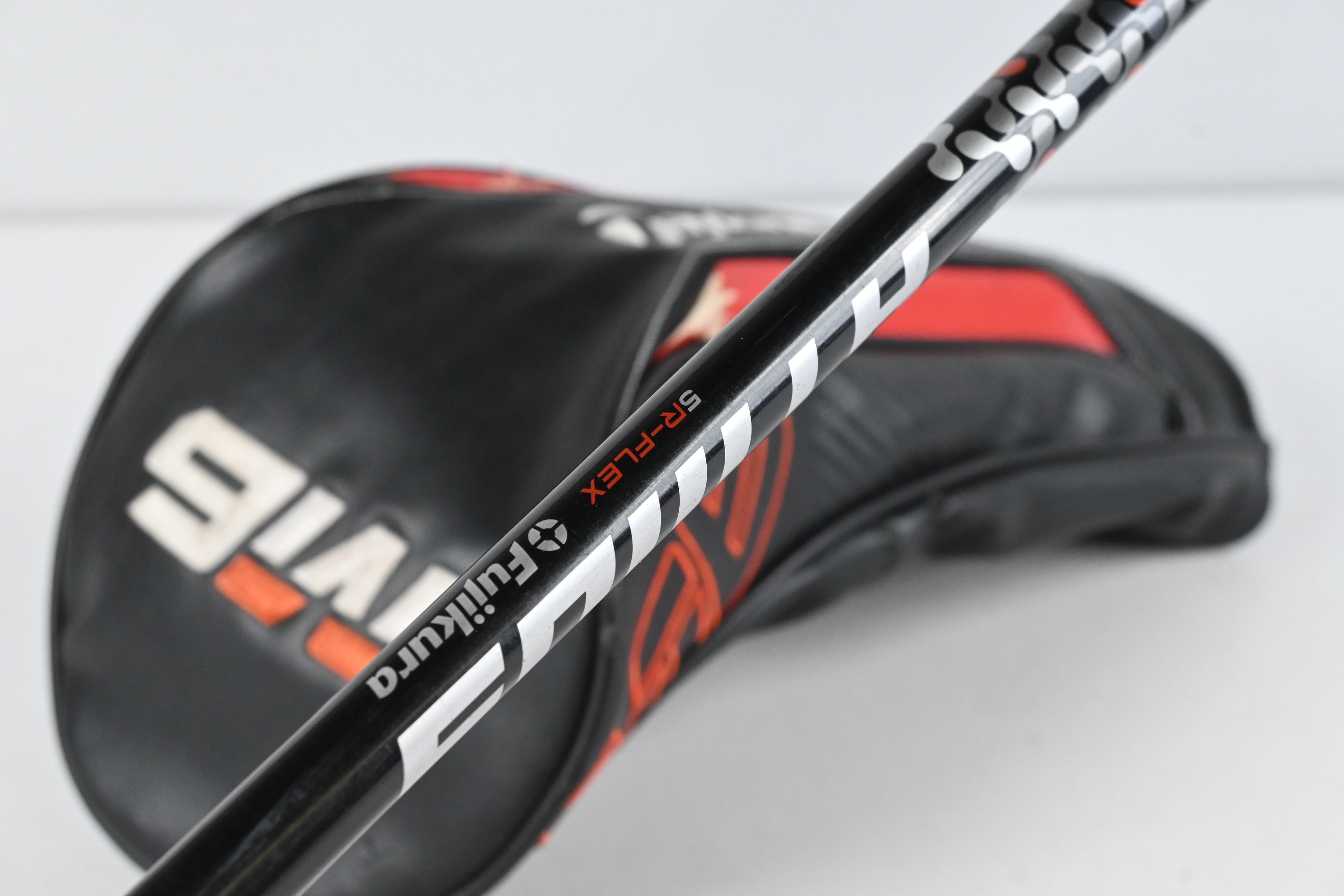 Taylormade M6 Driver / 10.5 Degree / Regular Flex Fujikura Atmos Red 5 Shaft