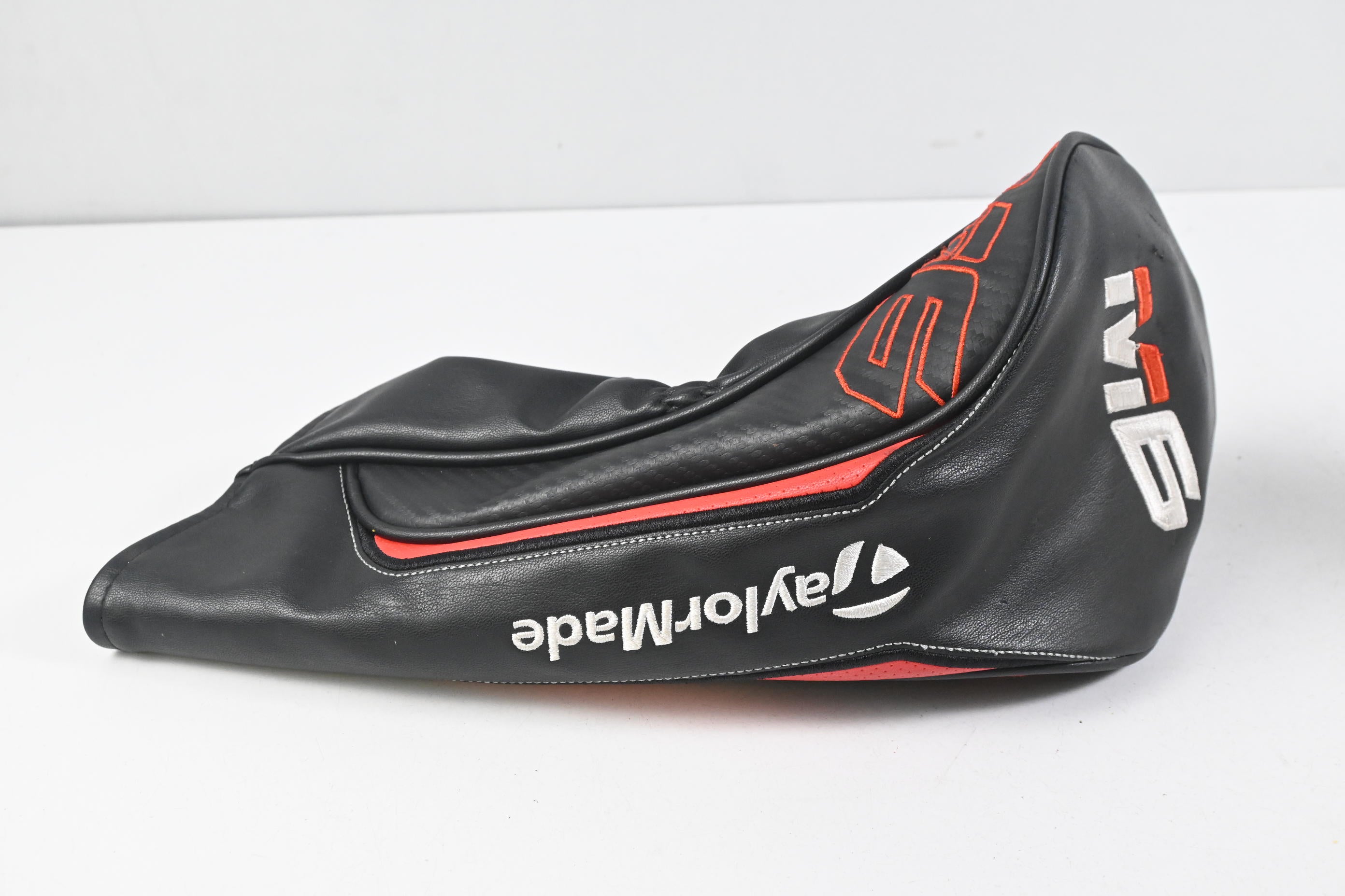 Taylormade M6 Driver / 10.5 Degree / Regular Flex Fujikura Atmos Orange 5 Shaft