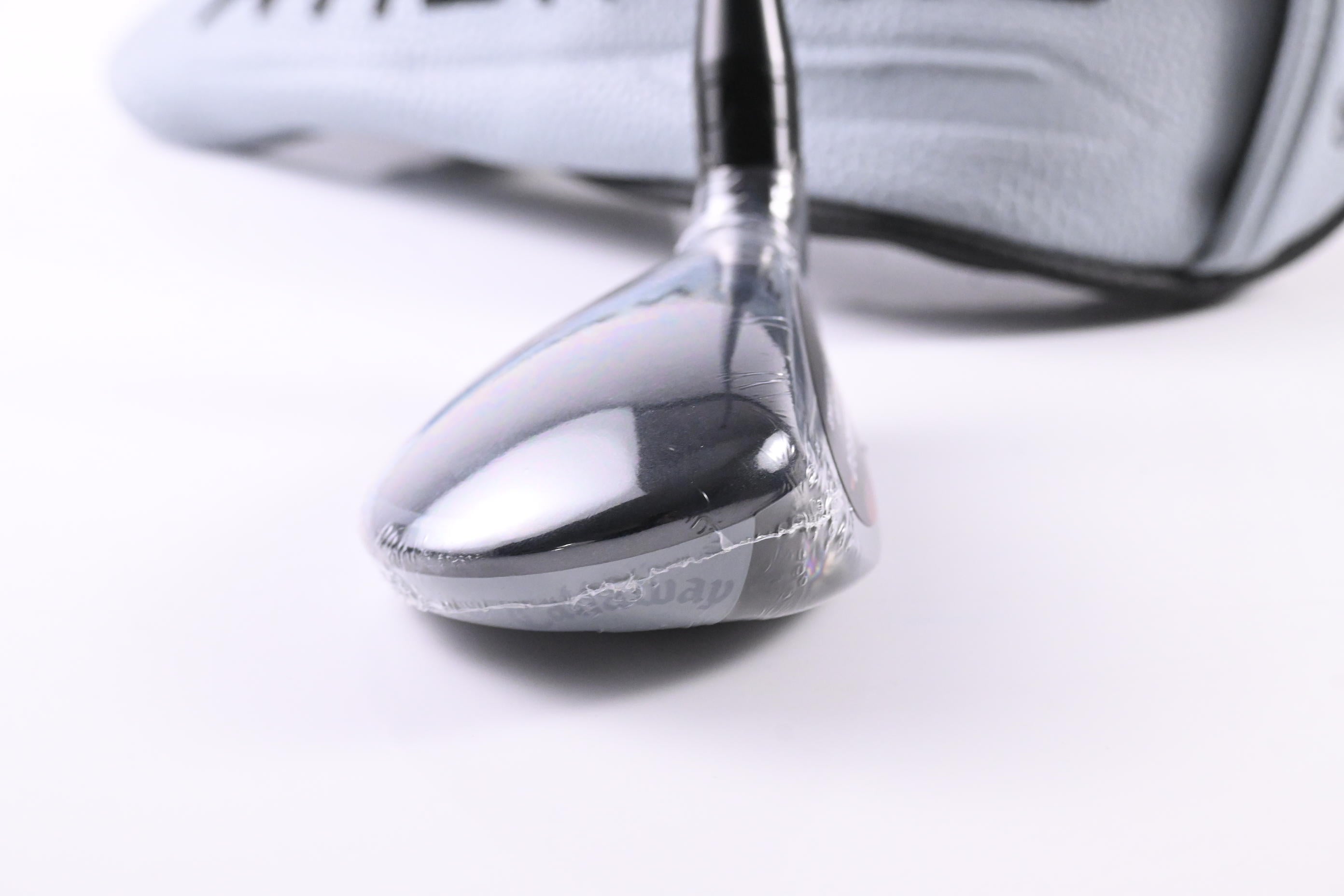 Callaway Quantum Max OS #4 Hybrid / 23 Degree / Regular Flex Denali Frost Silver