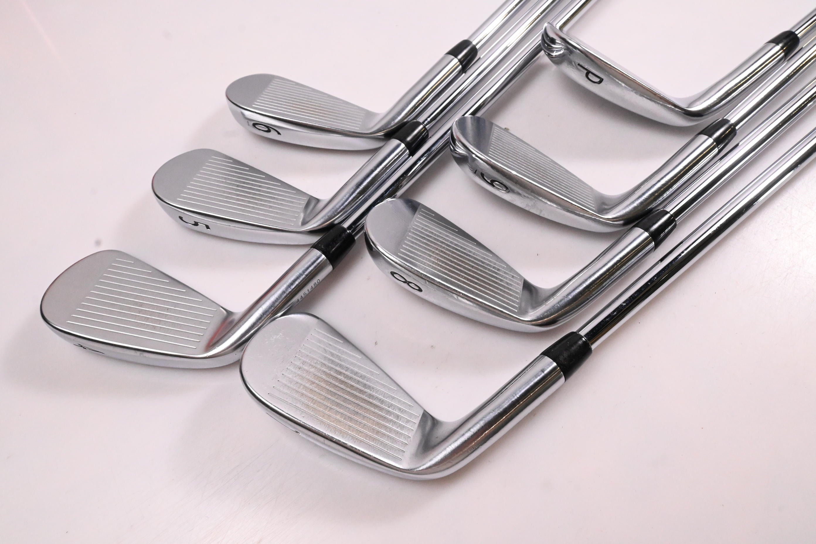Titleist 718 CB Irons / 4-PW / Stiff Flex AMT Tour White S300 Shafts