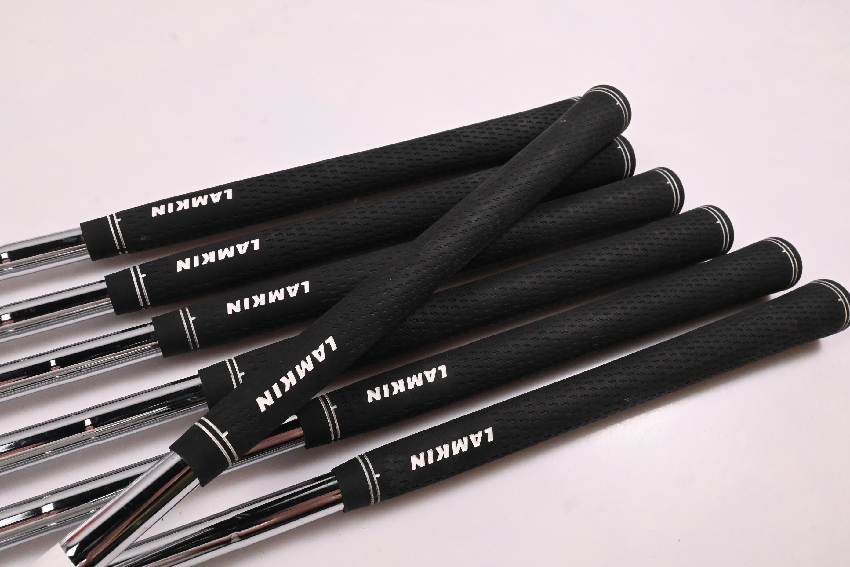 Titleist 718 CB Irons / 4-PW / Stiff Flex AMT Tour White S300 Shafts