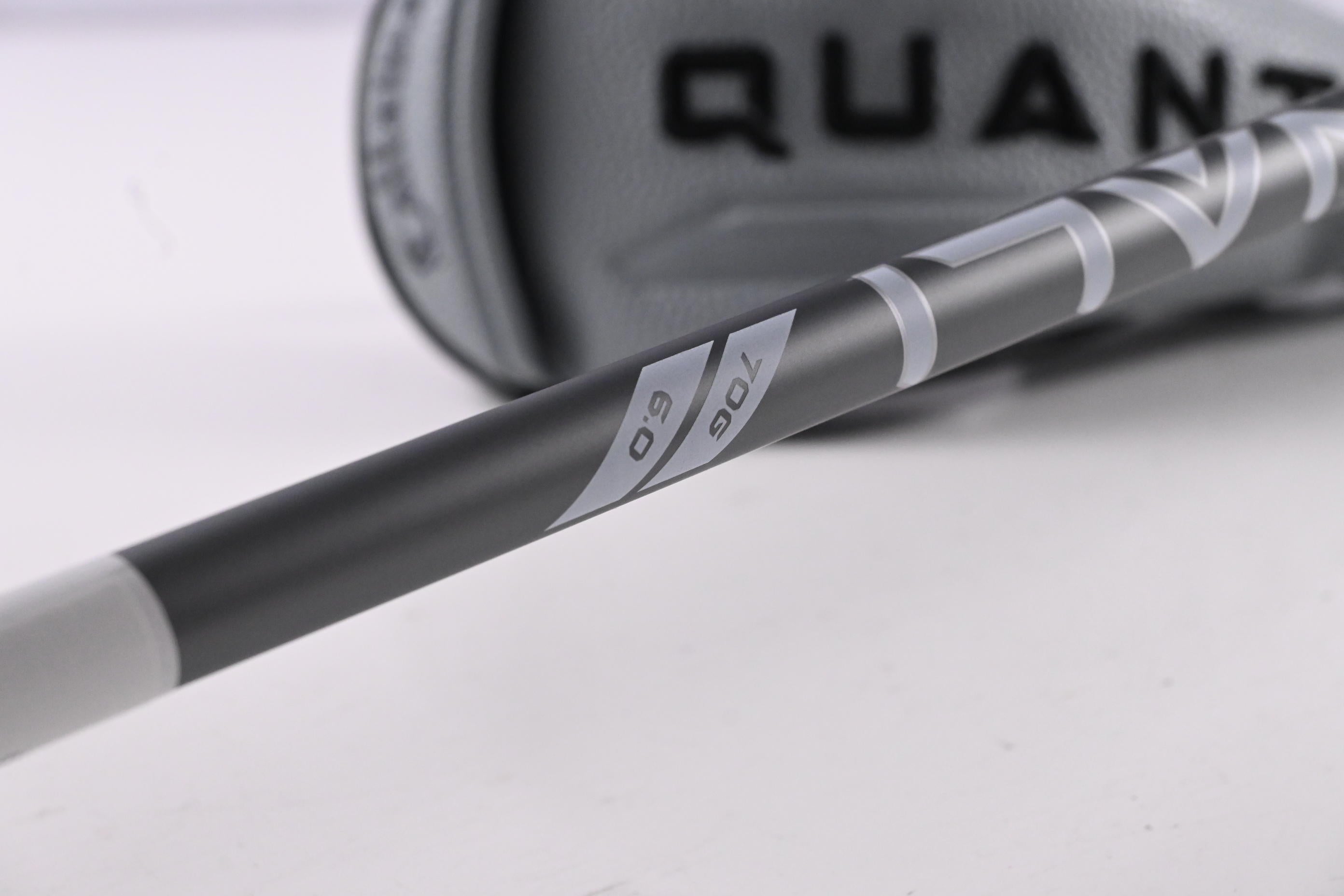 Callaway Quantum Max OS #3 Hybrid / 18 Degree / Stiff Flex Denali Frost Silver 70