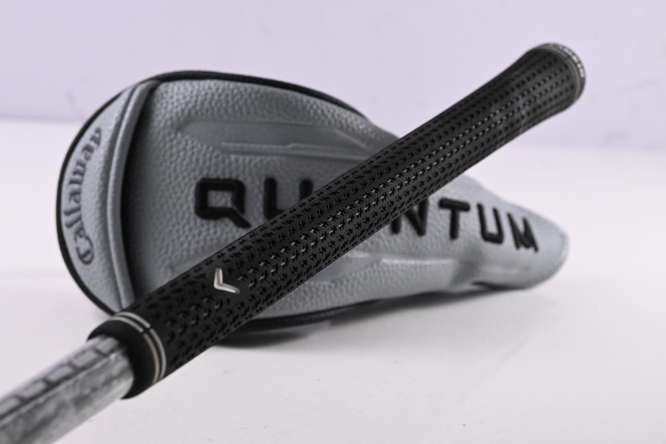 Callaway Quantum Max OS #3 Hybrid / 18 Degree / Stiff Flex Denali Frost Silver 70