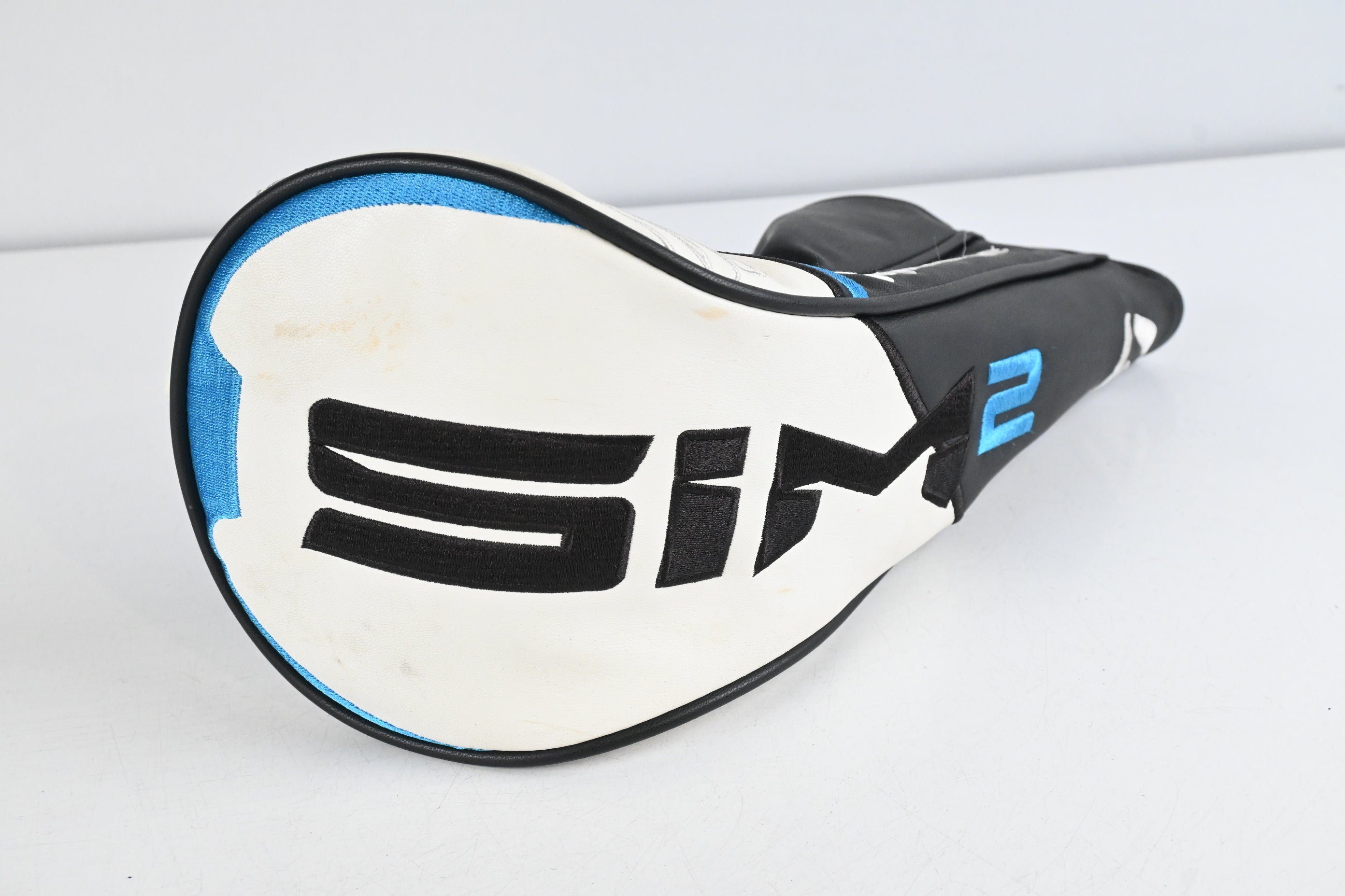 Taylormade SIM2 Max Driver / 10.5 Degree / Regular Flex Ventus Blue 5 Shaft