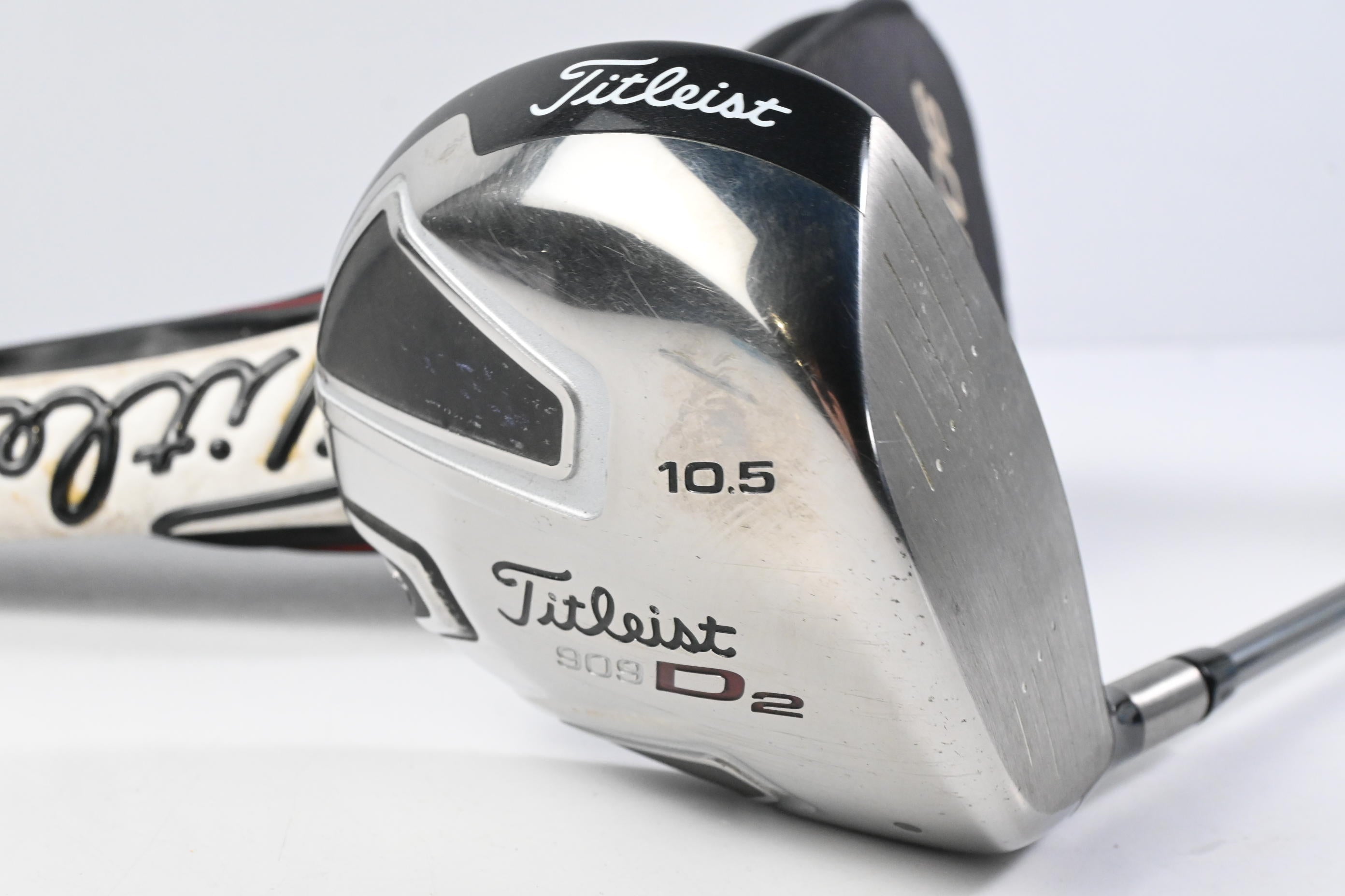 Titleist 909 D2 Driver / 10.5 Degree / Stiff Flex Diamana 65 Shaft