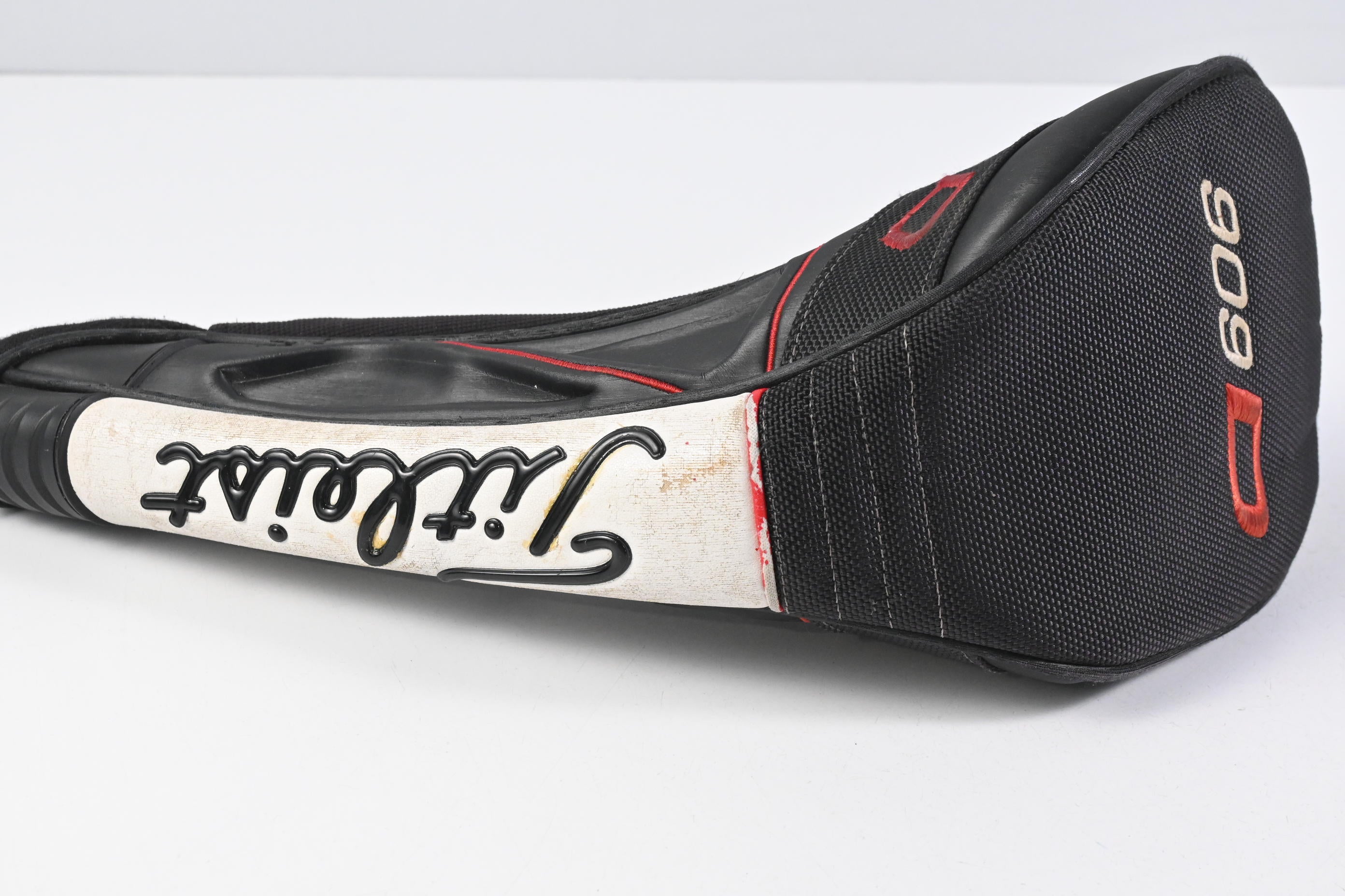 Titleist 909 D2 Driver / 10.5 Degree / Stiff Flex Diamana 65 Shaft