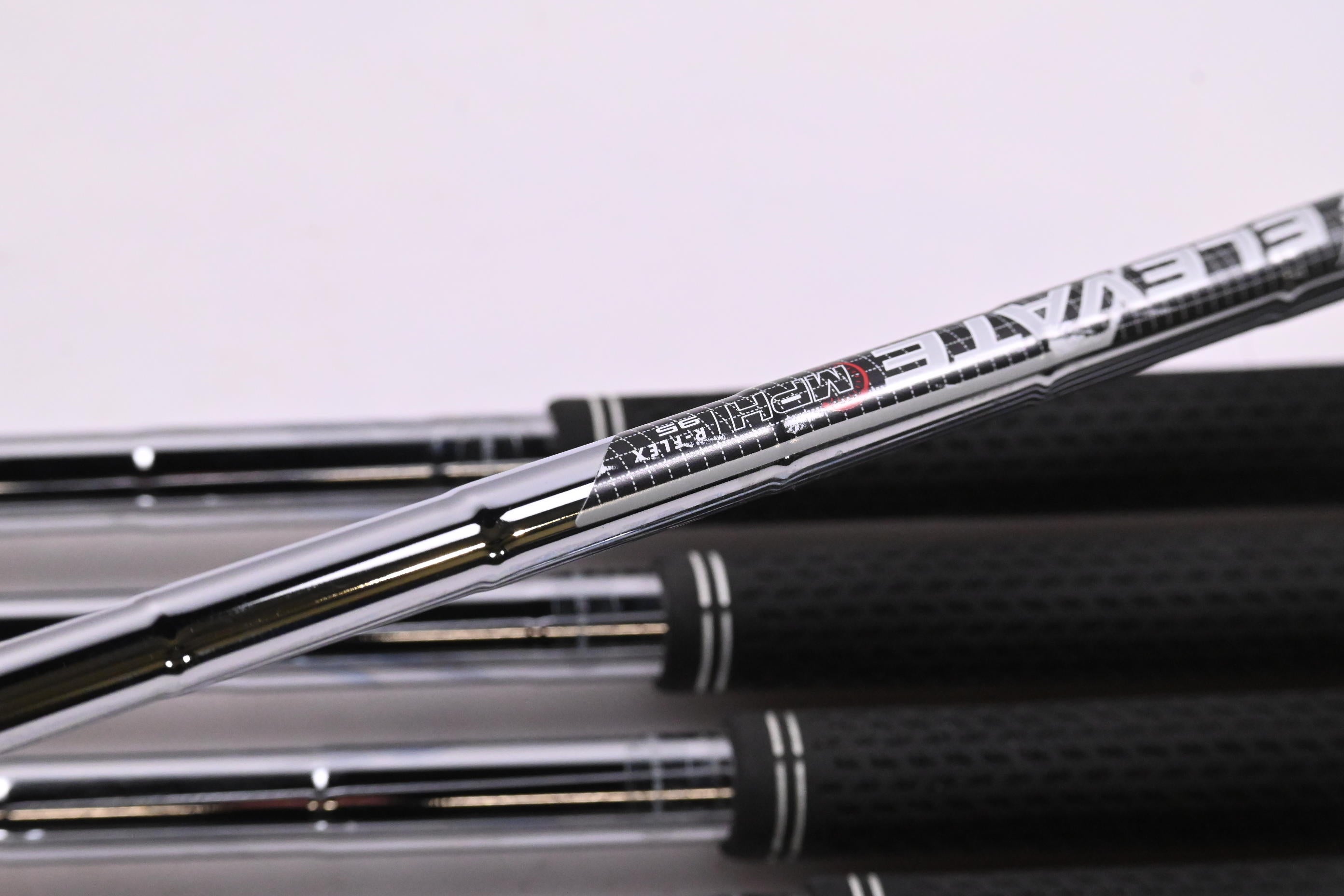 Tour Edge E525 Irons / 5-PW / Regular Flex Elevate MPH 95 Shafts