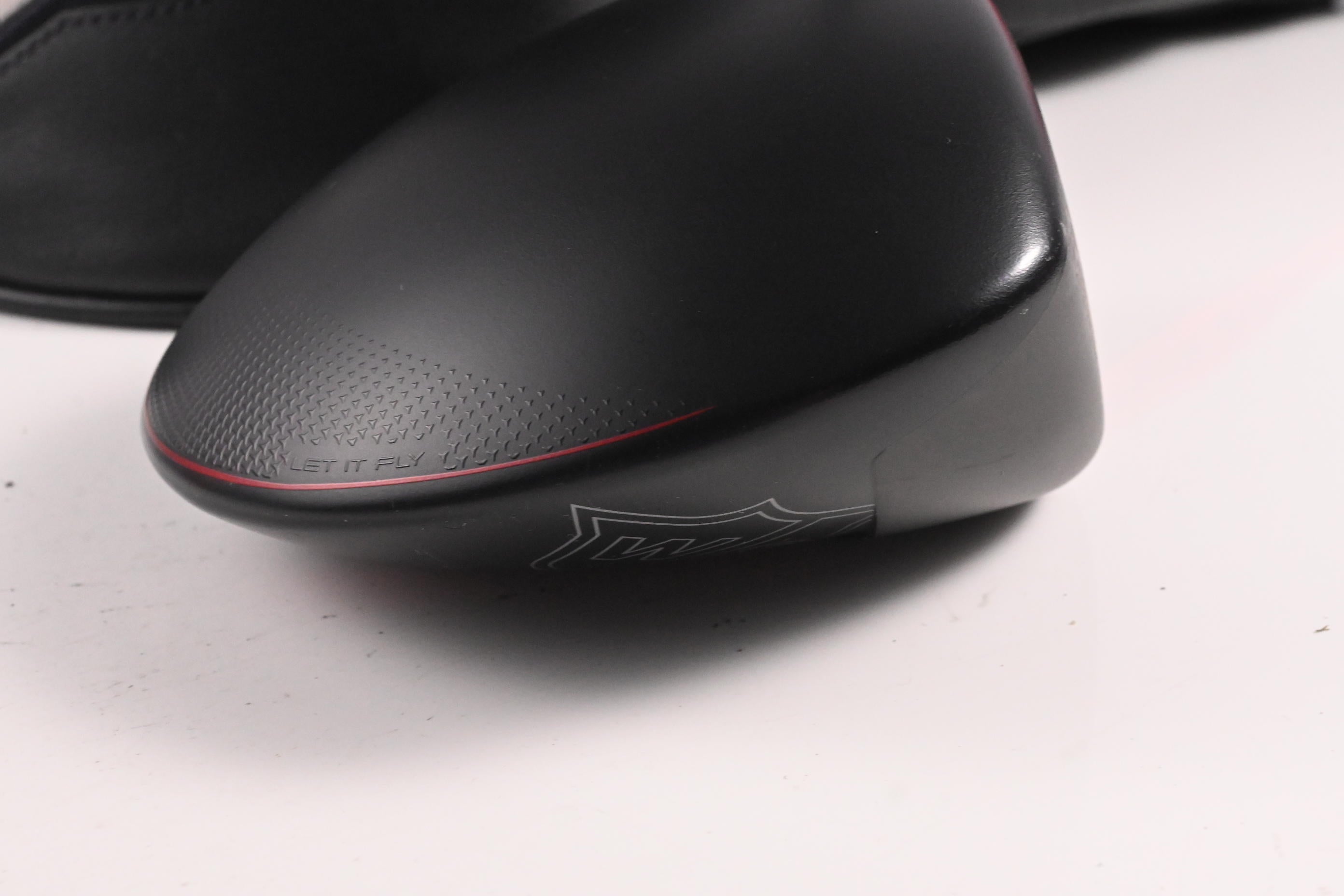 Wilson Dynapower Titanium 2023 Driver / 10.5 Degree / Stiff Flex HZRDUS Smoke