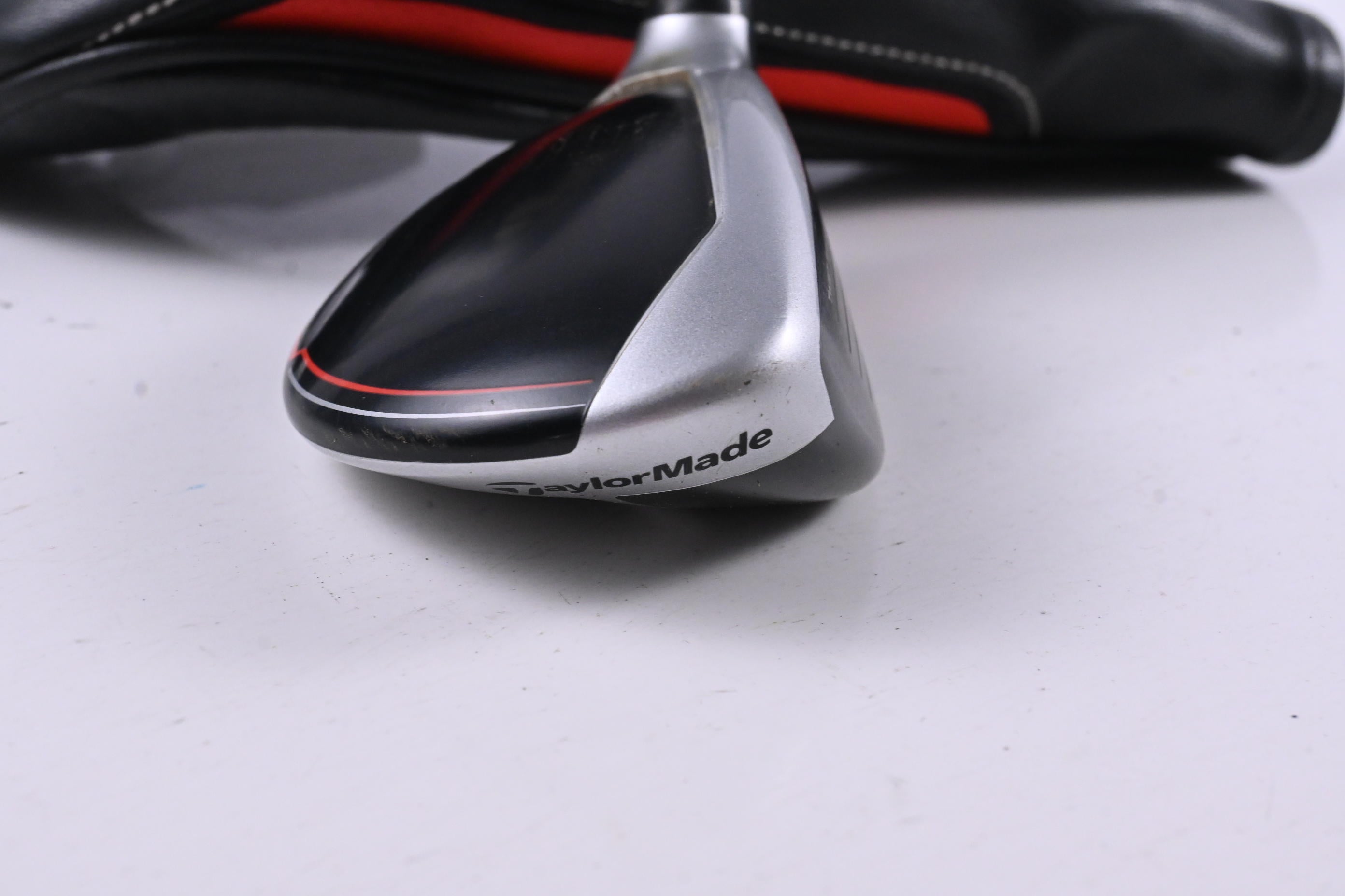Taylormade M6 #3 Hybrid / 19 Degree / Regular Flex Fujikura Atmos Orange 6 Shaft