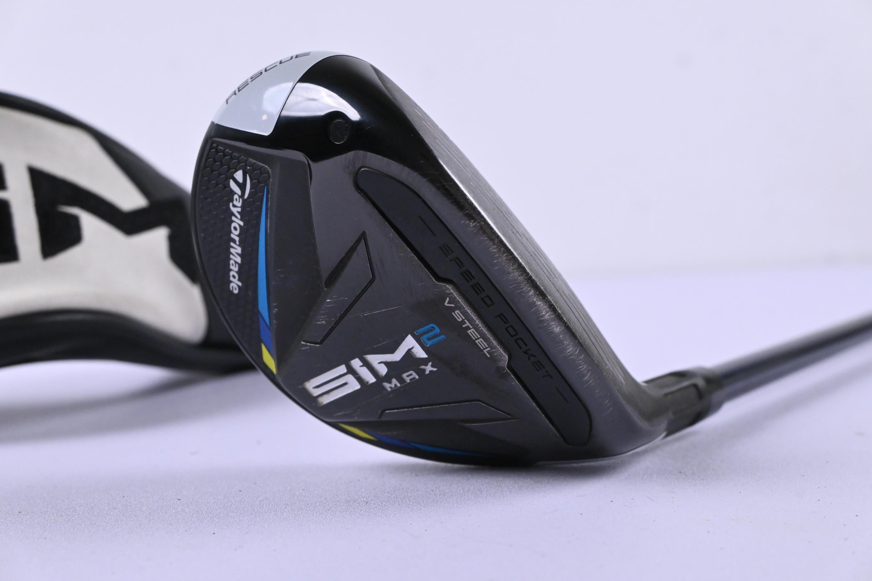 Taylormade SIM2 Max #4 Hybrid / 22 Degree / Stiff Flex Fujikura Ventus Blue 7
