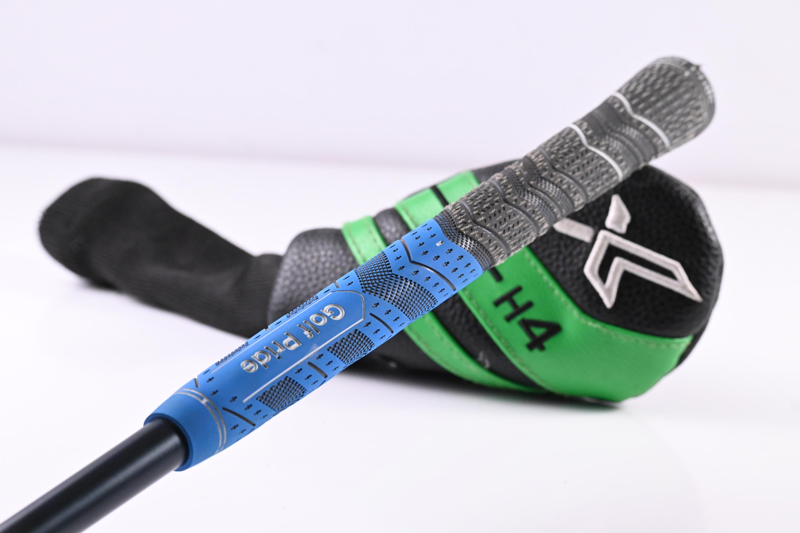 XXIO X 2022 #4 Hybrid / 20 Degree / Regular Flex Miyazaki AX-II DST 51 Shaft