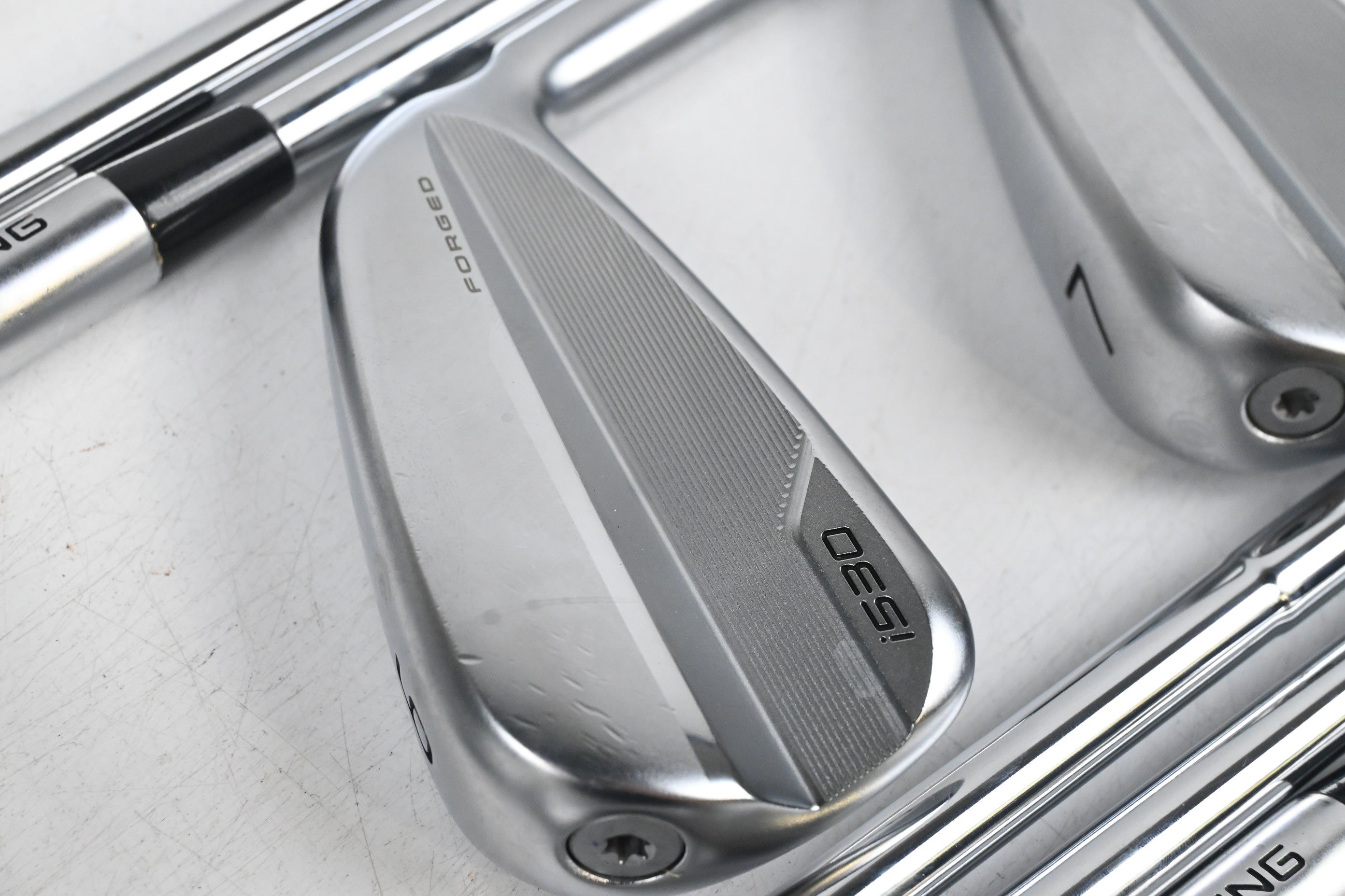 Ping i530 Irons / 4-PW+GW / Black Dot / Regular Flex Dynamic Gold Mid 100 R300