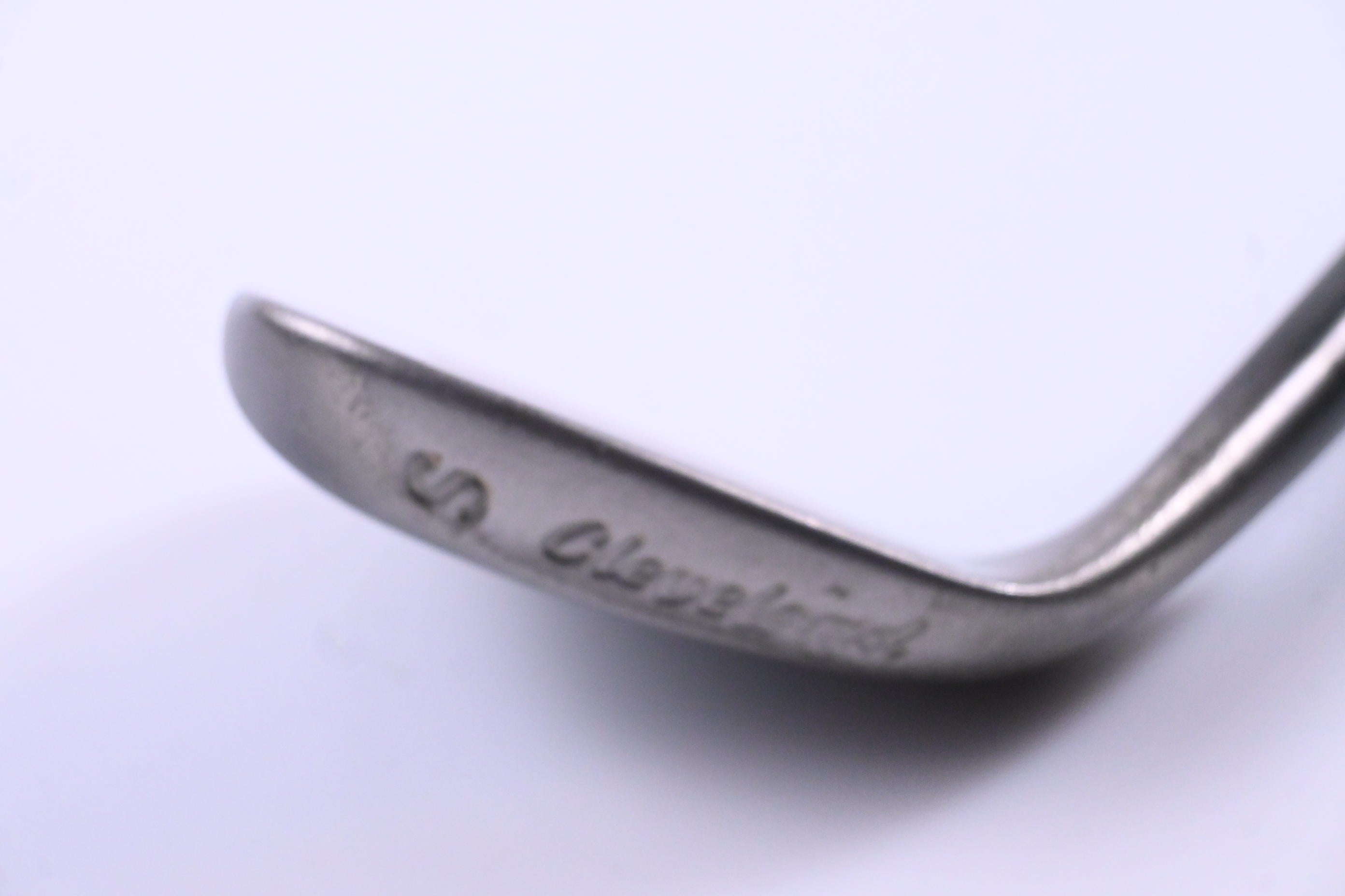 Cleveland 588 Tour Action Sand Wedge / 54 Degree / Wedge Flex Dynamic Gold