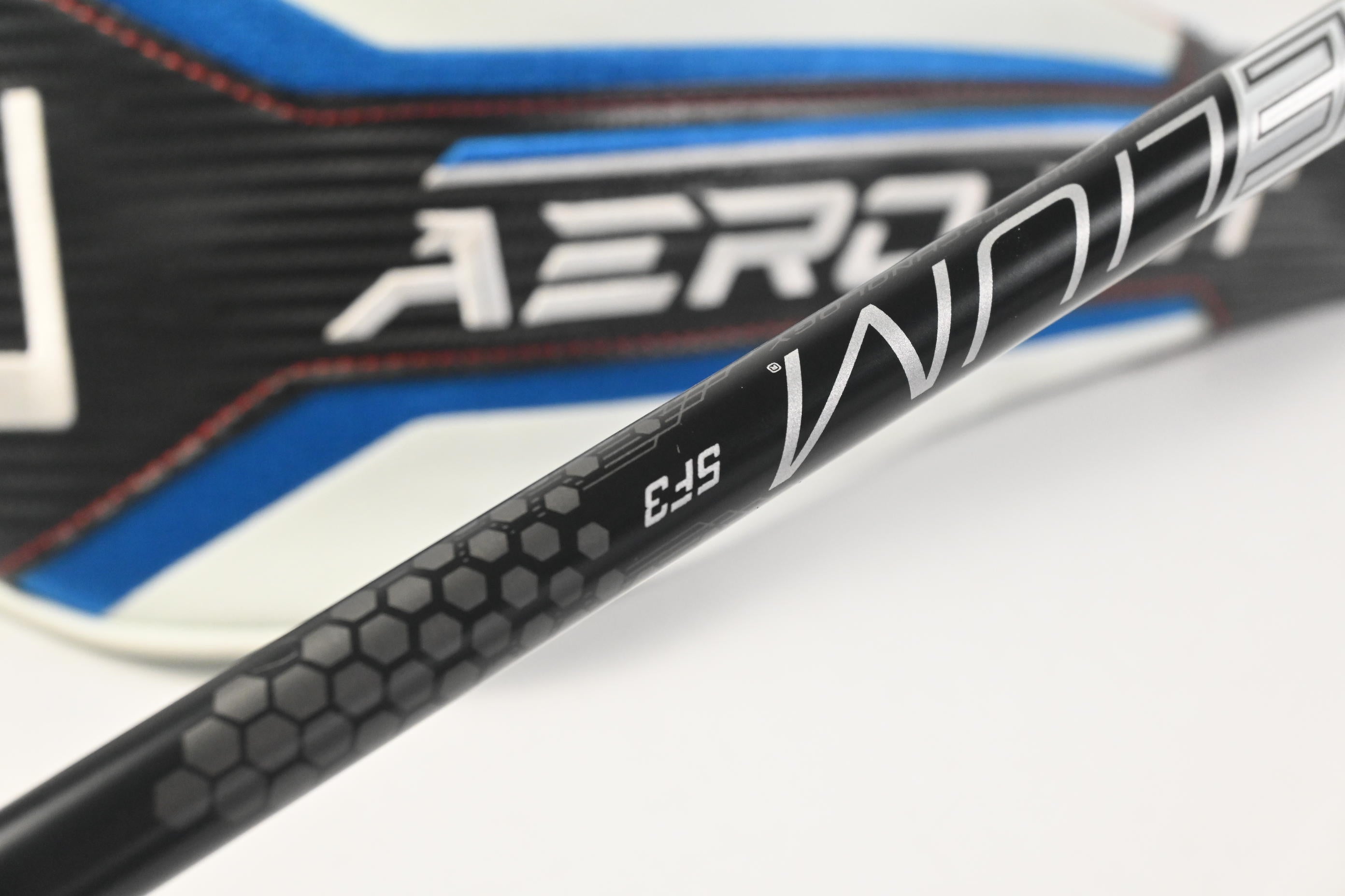 Cobra Aerojet Max Driver / 10.5 Degree / Regular Flex UST Helium Nano Core 5