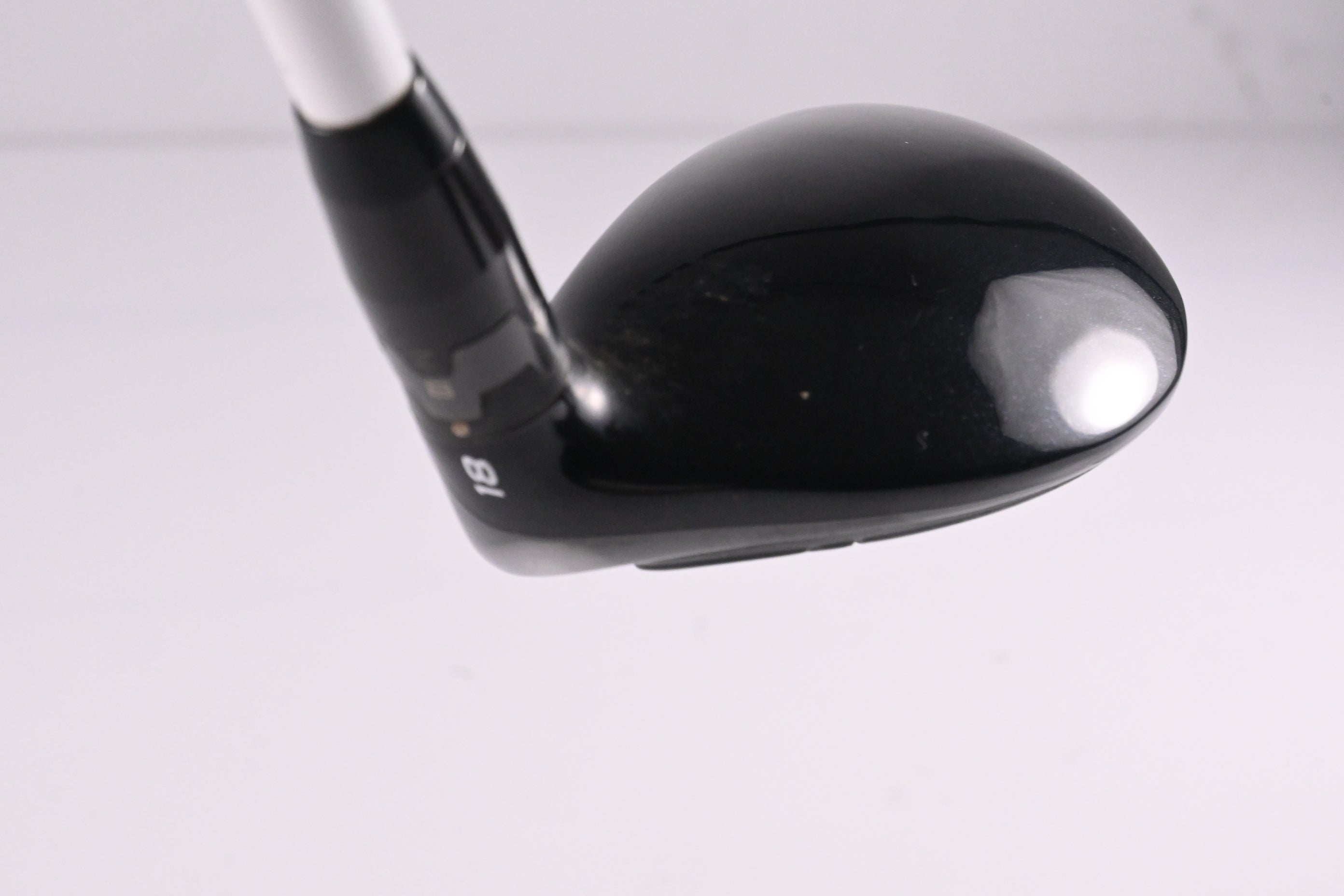 Titleist 915H #2 Hybrid / 18 Degree / Stiff Flex Aldila Rogue Black 85 Shaft