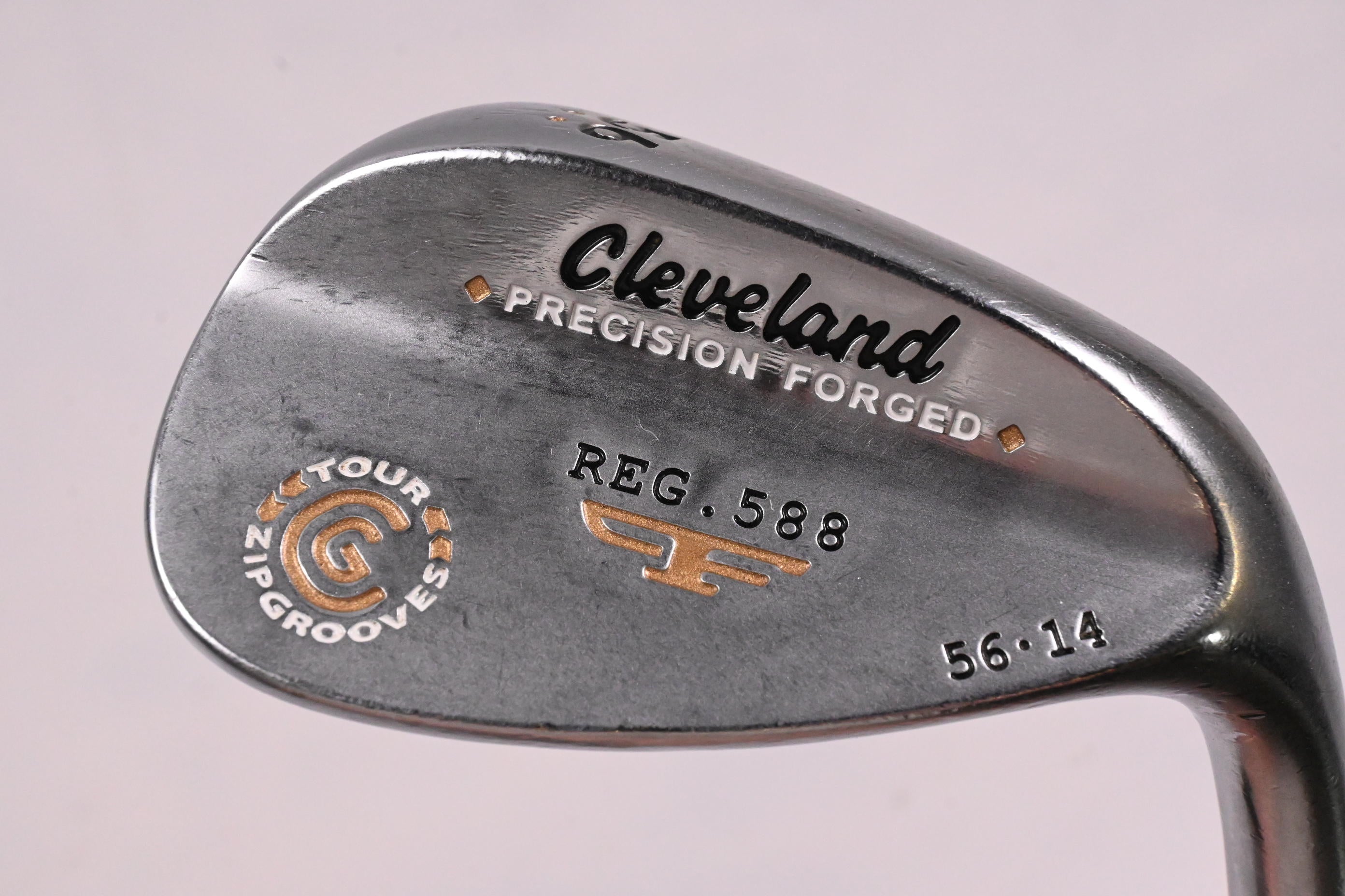 Cleveland 588 Precision Forged Sand Wedge / 56 Degree / Wedge Flex Tour Concept