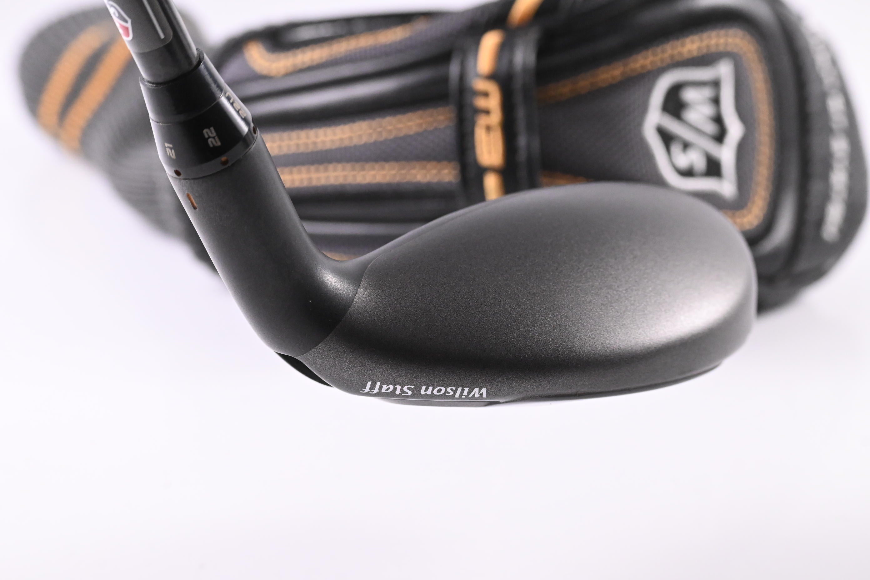 Wilson Staff FG Tour M3 #4 Hybrid / 21 Degree / Regular Flex Aldila RIP Phenom