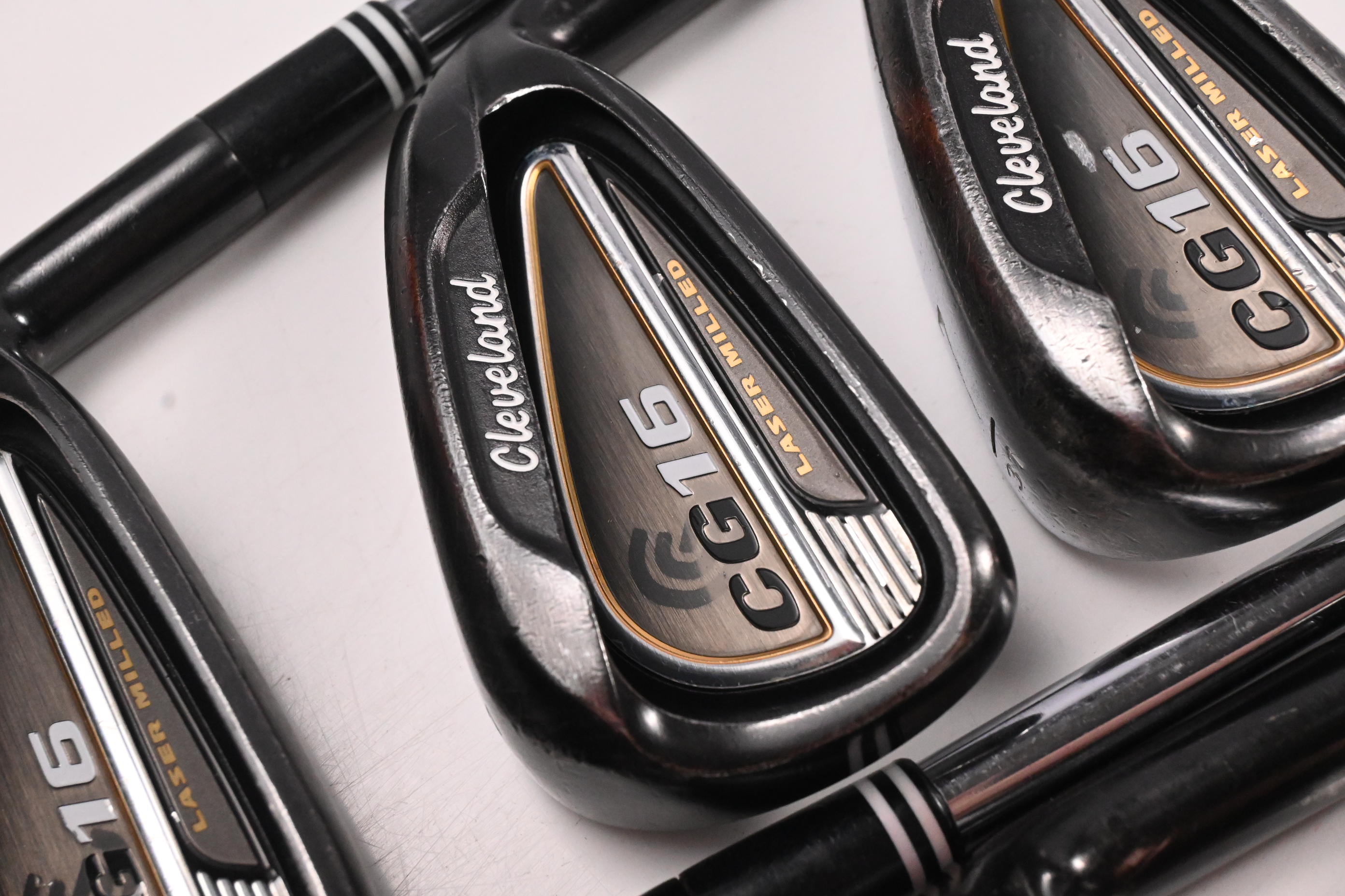 Cleveland CG16 Black Pearl Irons / 4-PW / Regular Flex Traction 85 / No #5 Iron