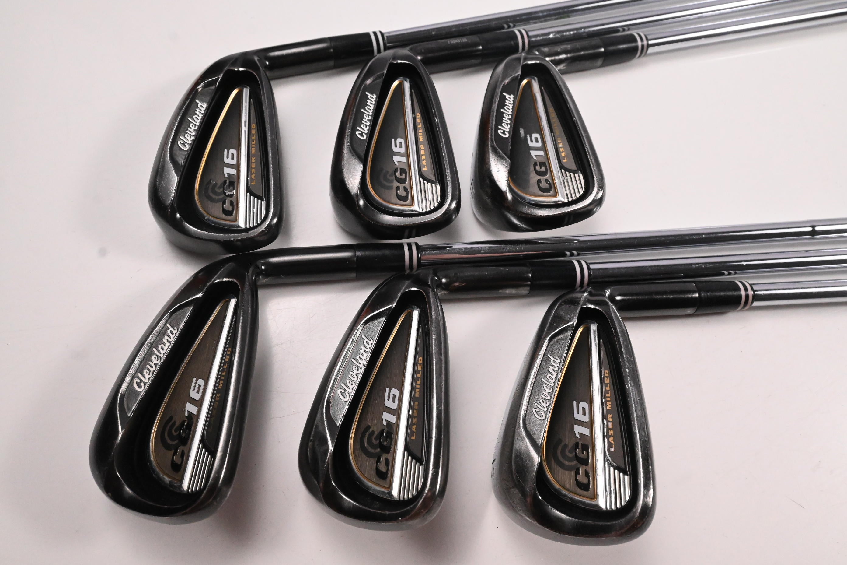 Cleveland CG16 Black Pearl Irons / 4-PW / Regular Flex Traction 85 / No #5 Iron