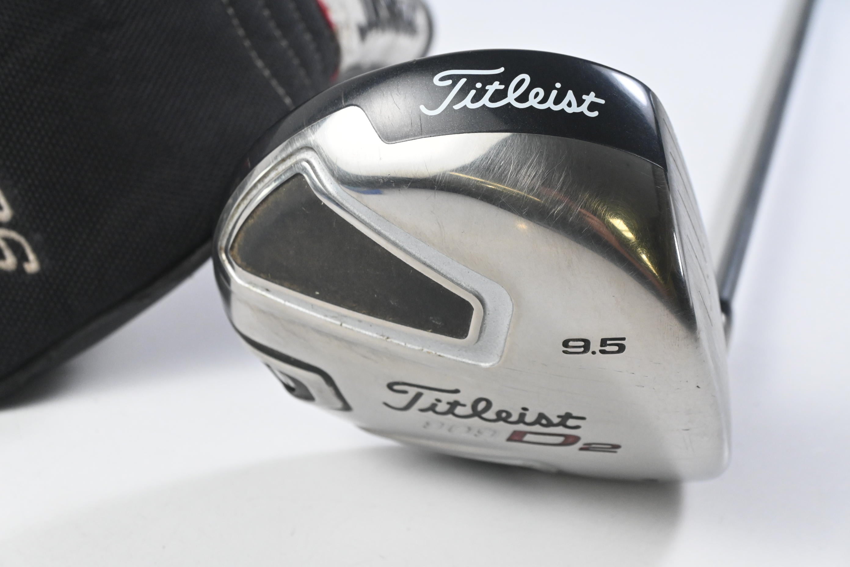 Titleist 909 D2 Driver / 9.5 Degree / Stiff Flex Diamana Blue 65 Shafts