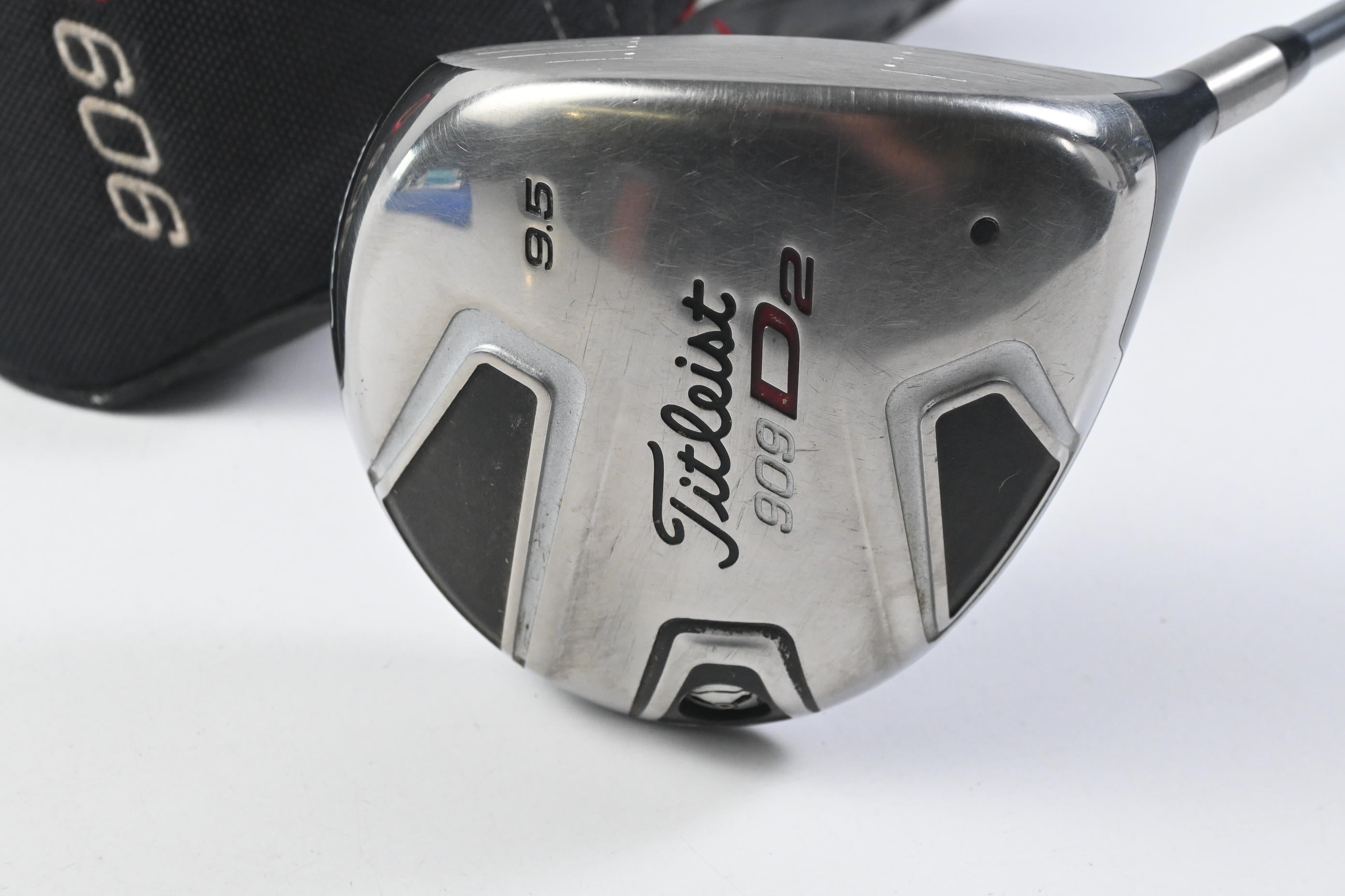 Titleist 909 D2 Driver / 9.5 Degree / Stiff Flex Diamana Blue 65 Shafts