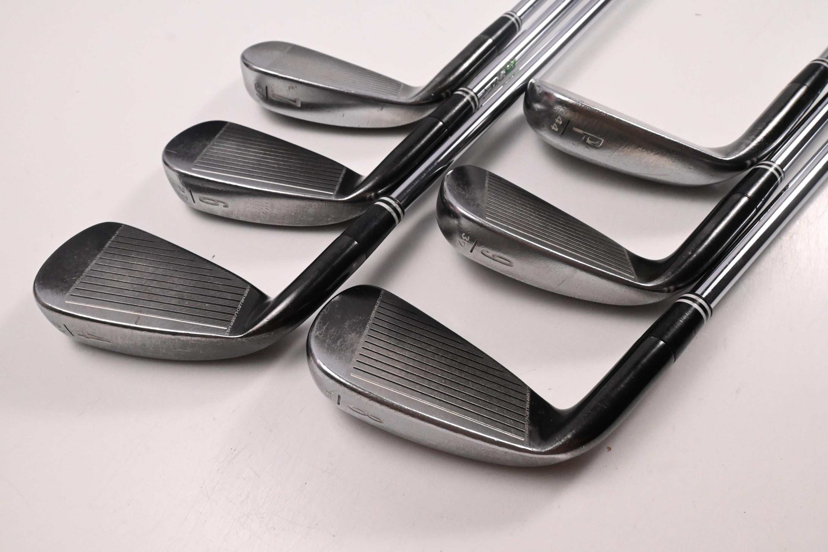Cleveland CG16 Black Pearl Irons / 4-PW / Regular Flex Traction 85 / No #5 Iron